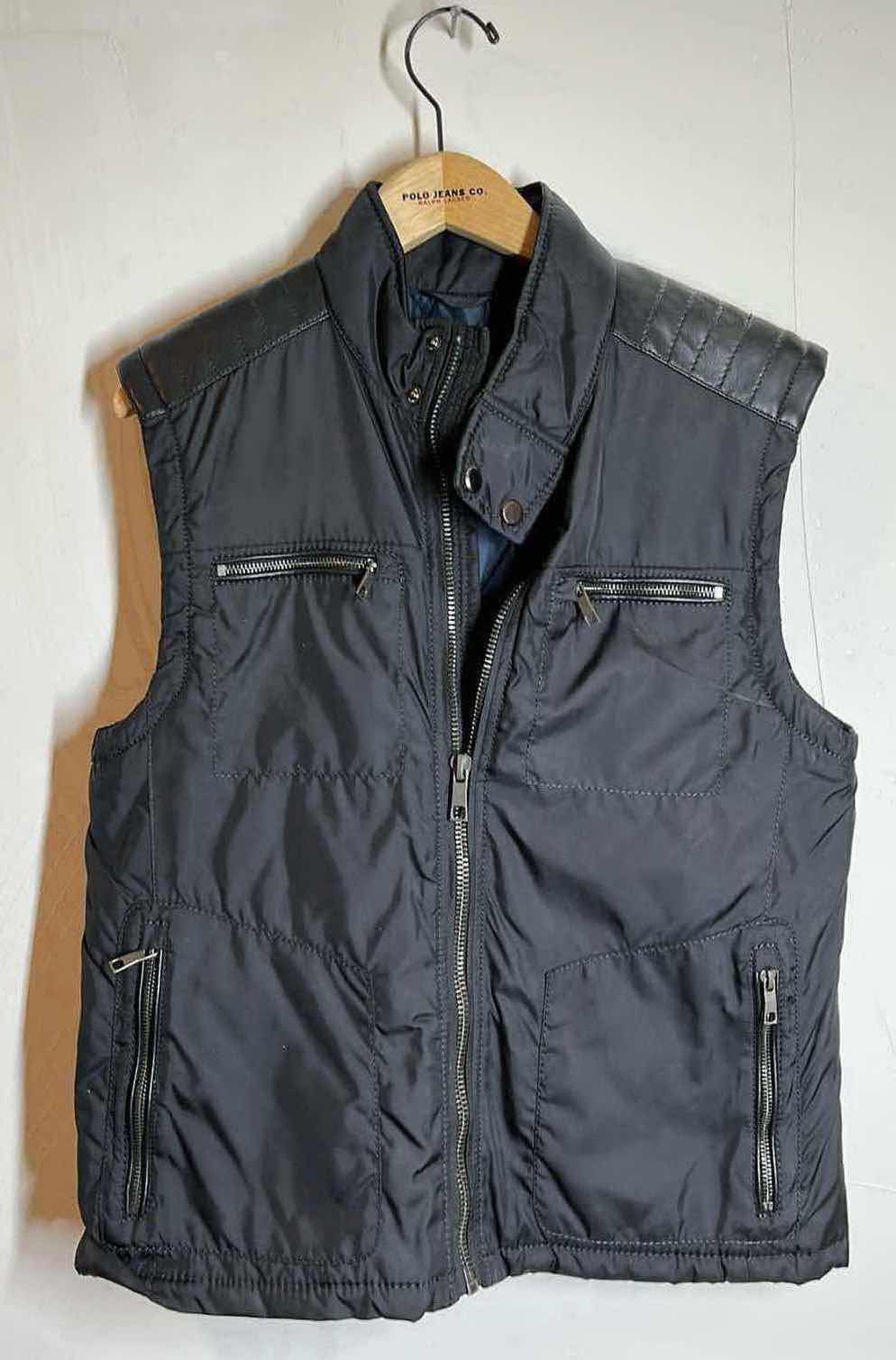 Photo 1 of BLACK CARGO VEST MENS SIZE M