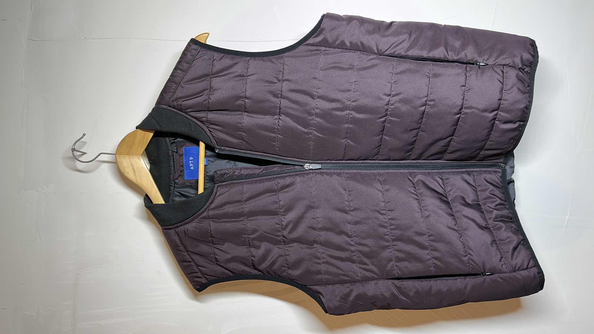 Photo 1 of APT 9 PURPLE VEST MENS SIZE M