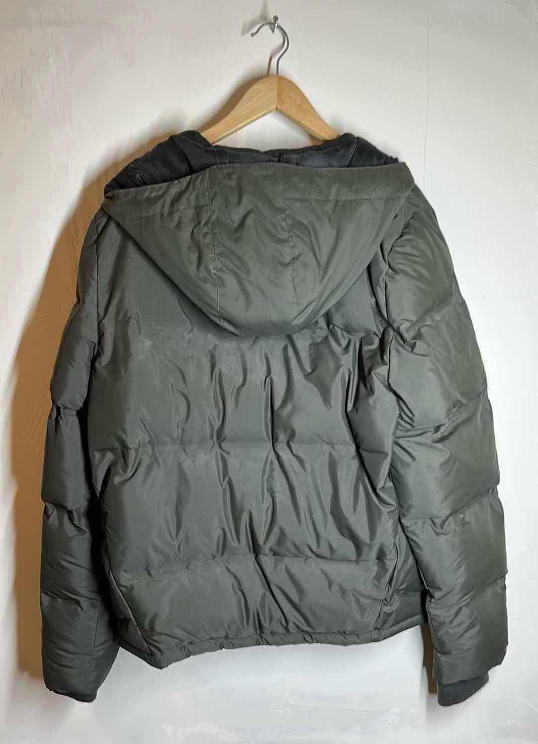 Photo 1 of NEW CHAMPION VIRIDIAN OLIVE GREEN HOODED PUFFER JACKET MENS SIZE M