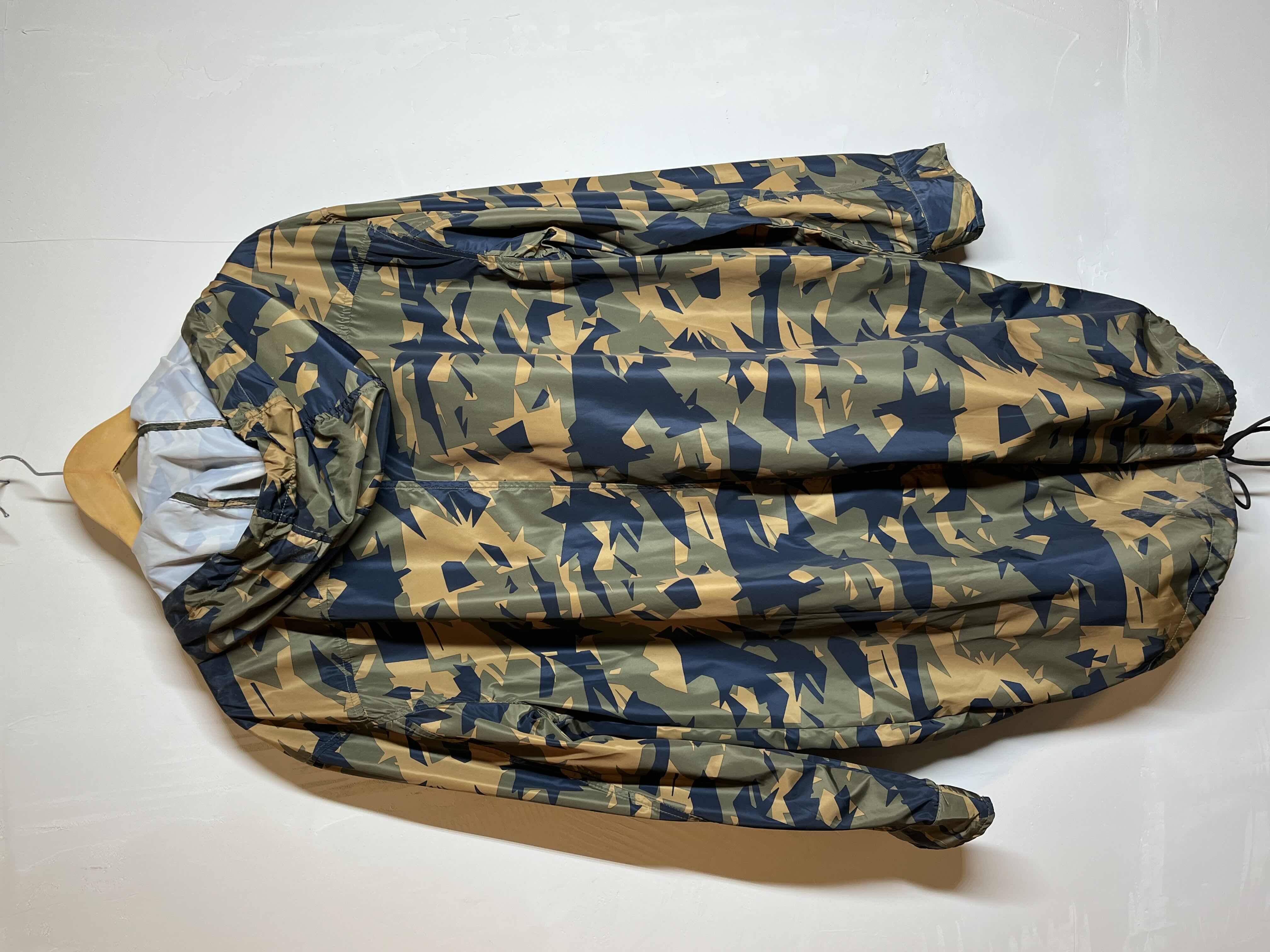 Photo 1 of ORIGINAL USE UNIQUE CAMO PRINT HOODED WINDBREAKER JACKET MENS SIZE M