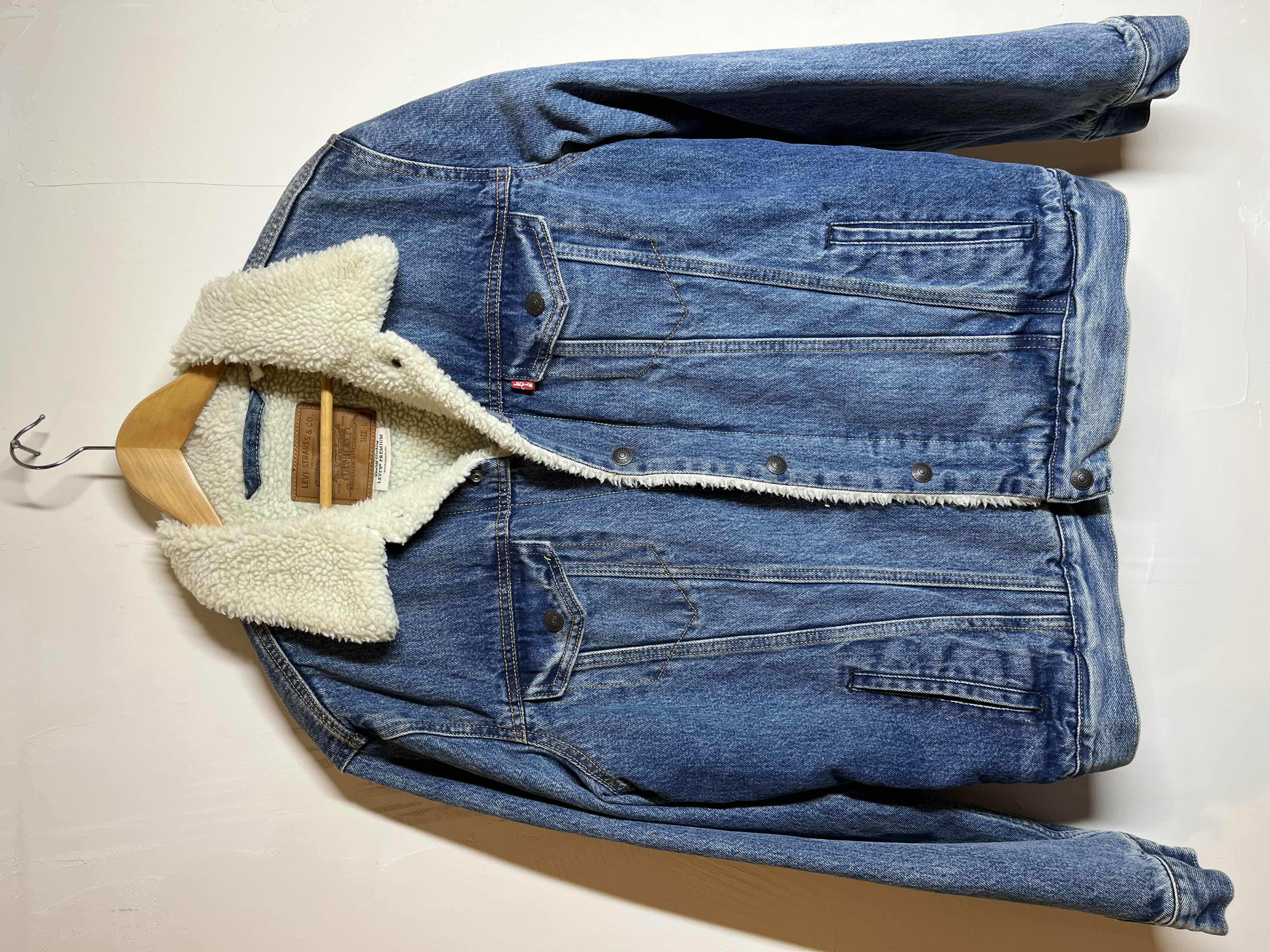 Photo 1 of LEVI SHERPA TRUCKER  DENIM JACKET MENS SIZE LG