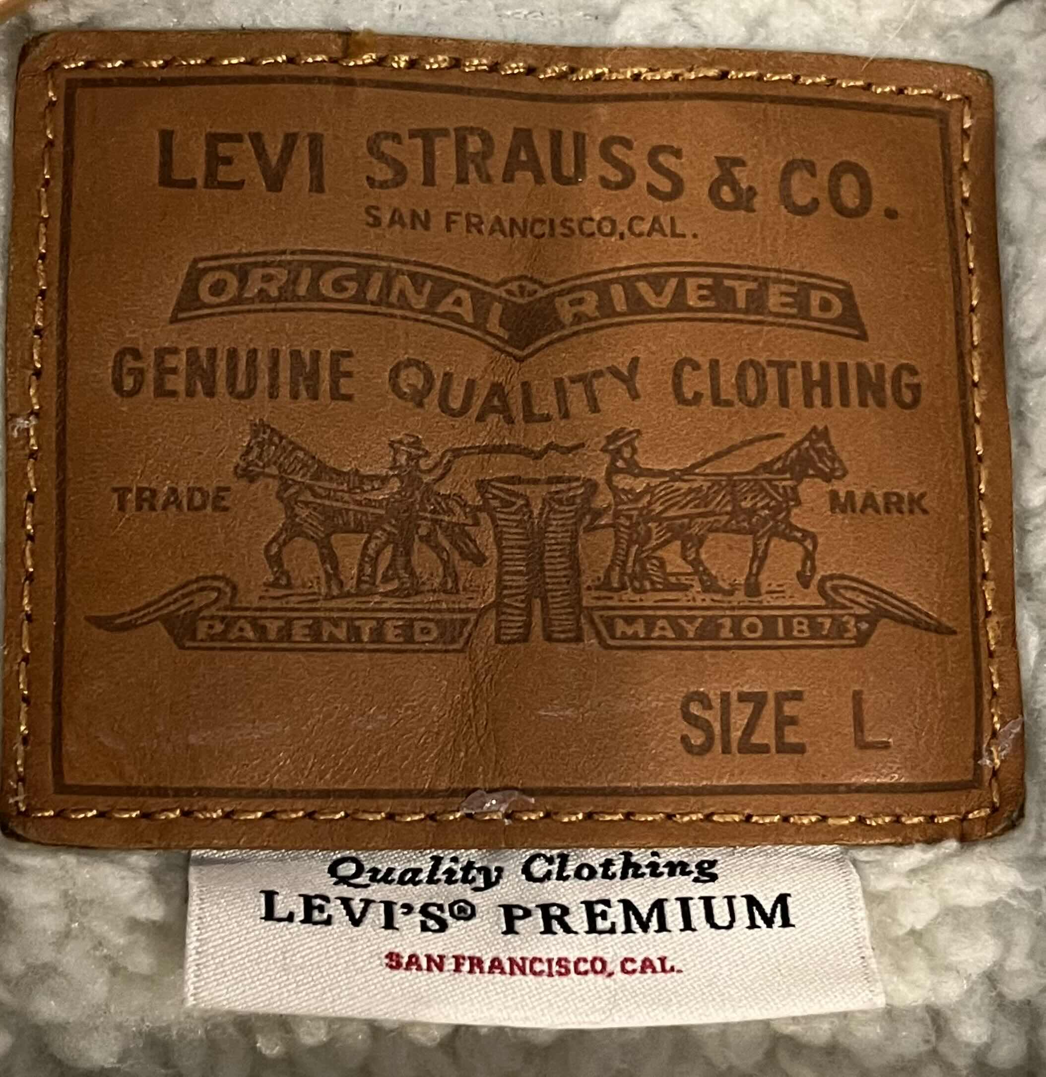 Photo 1 of LEVI SHERPA TRUCKER  DENIM JACKET MENS SIZE LG