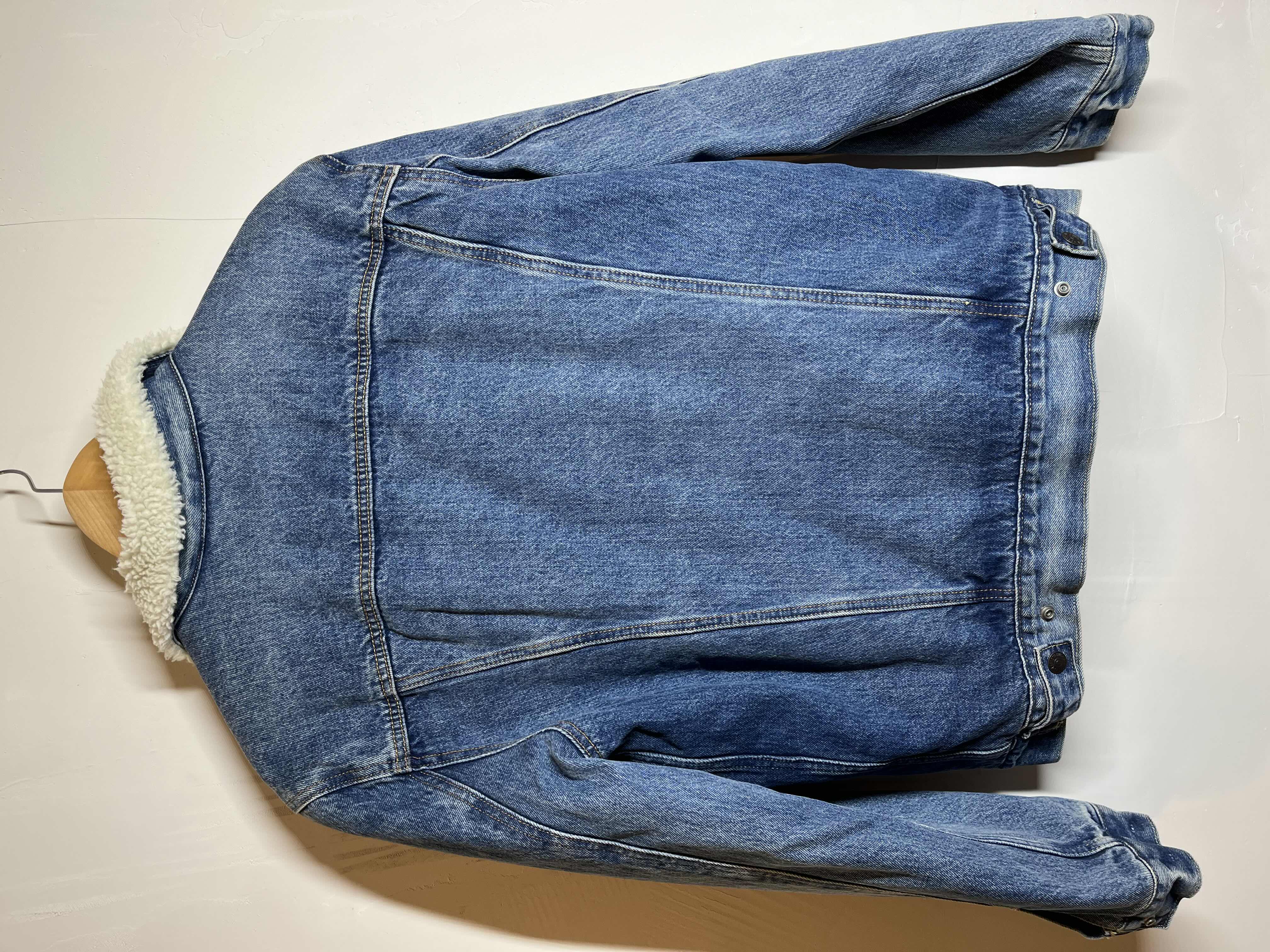 Photo 1 of LEVI SHERPA TRUCKER  DENIM JACKET MENS SIZE LG