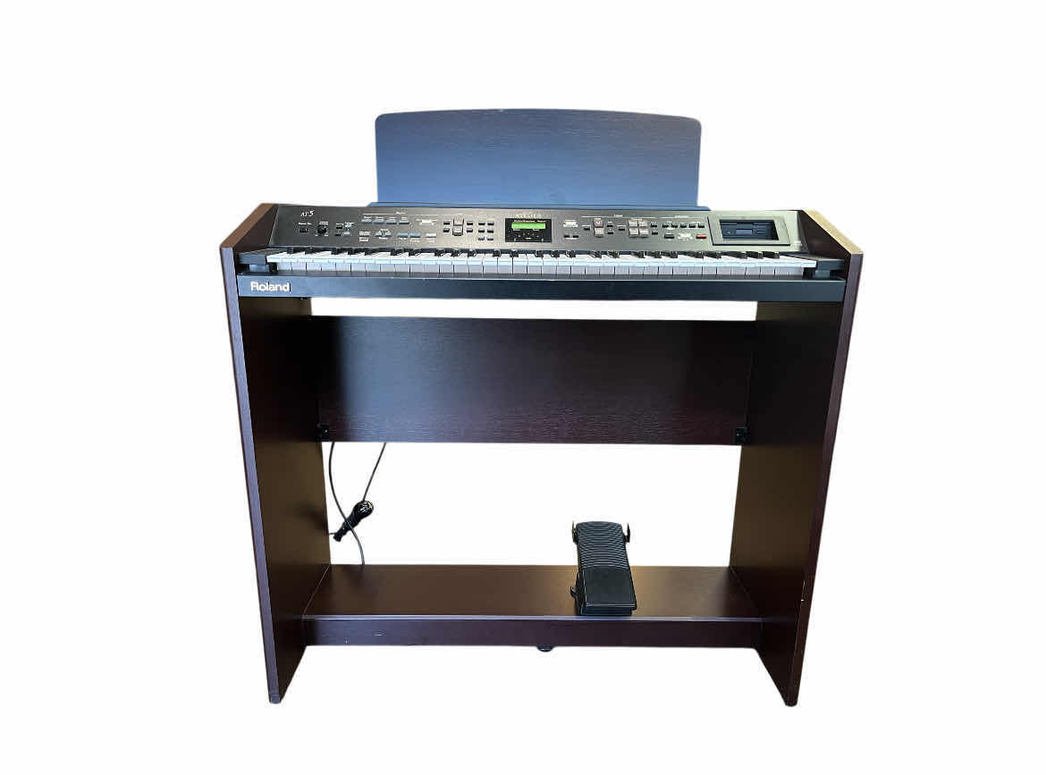 Photo 1 of ROLAND MUSIC ATELIER DIGITAL KEYBOARD AT5