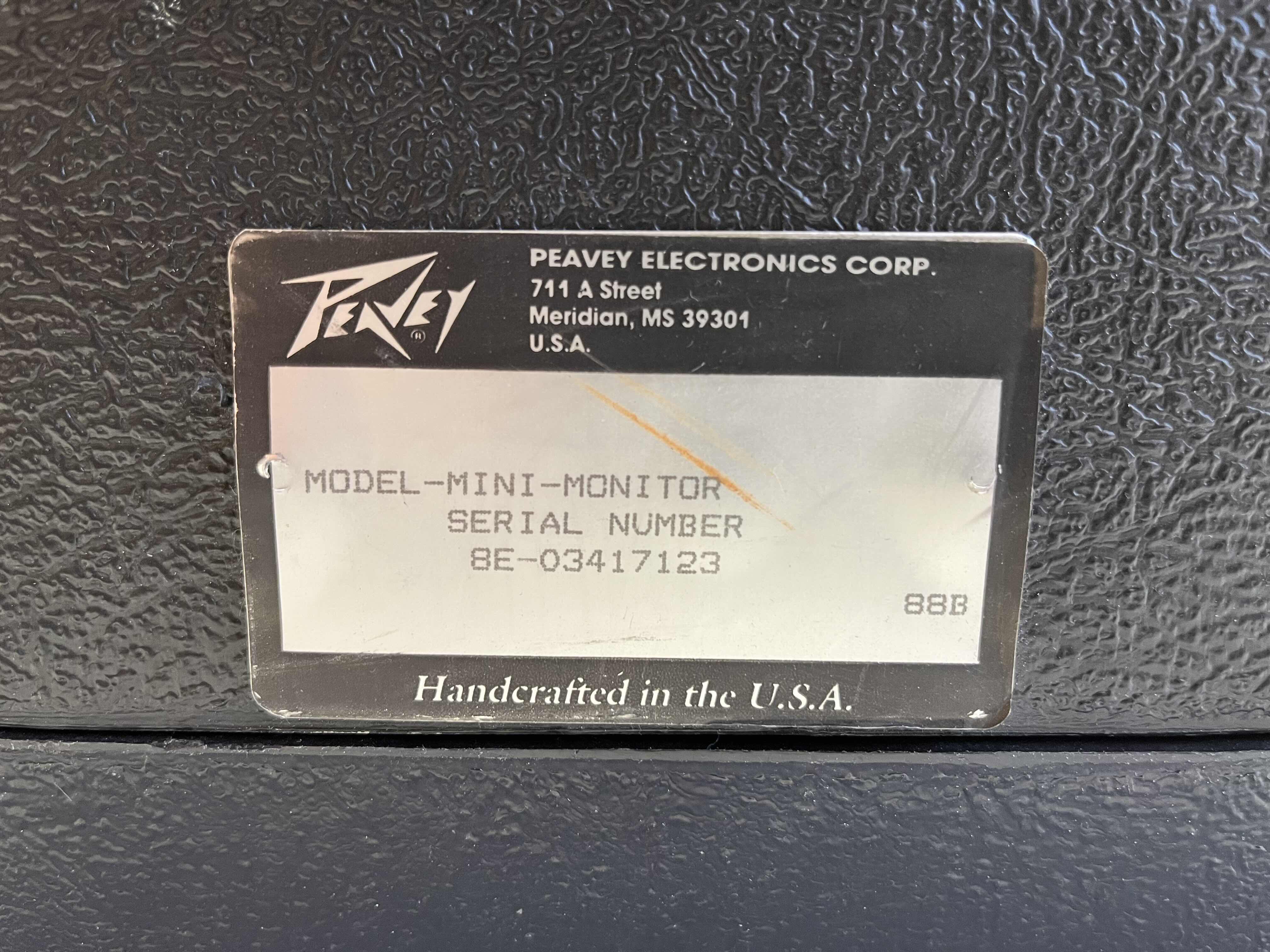 Photo 1 of PEAVEY MINI PASSIVE STAGE MONITORS BUILT-IN HARD CASE