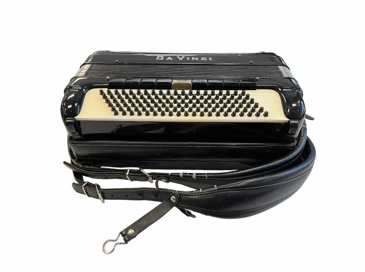 Photo 1 of GUERRINI DA VINCI PIANO ACCORDION MM20C W LEATHER HARD CASE