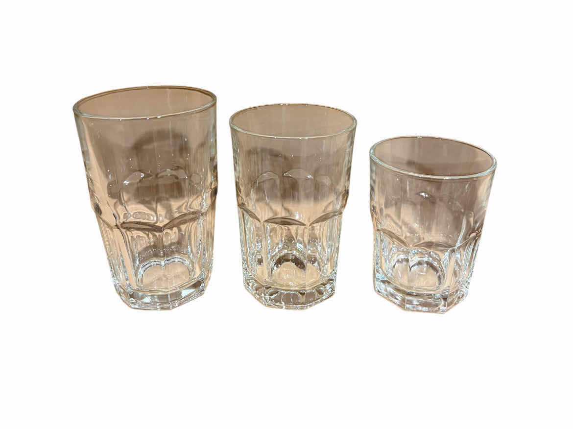 Photo 1 of CLEAR TUMBLER GLASSES (17)