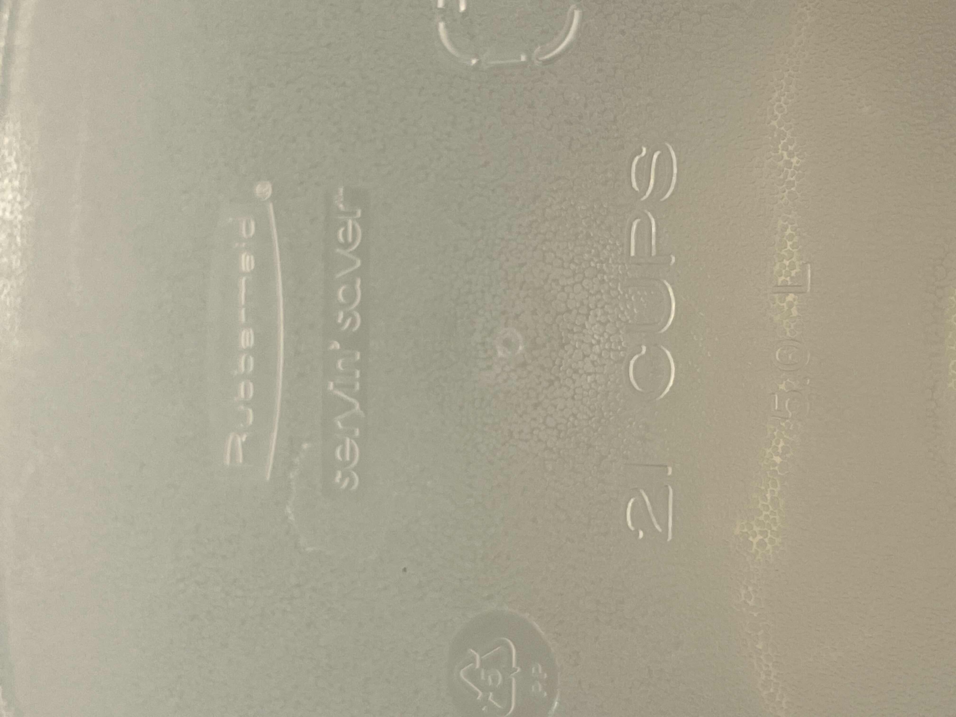 Photo 1 of RUBBERMAID 2PC SERVIN SAVER 21CUP FOOD STORAGE CONTAINER SET W LIDS