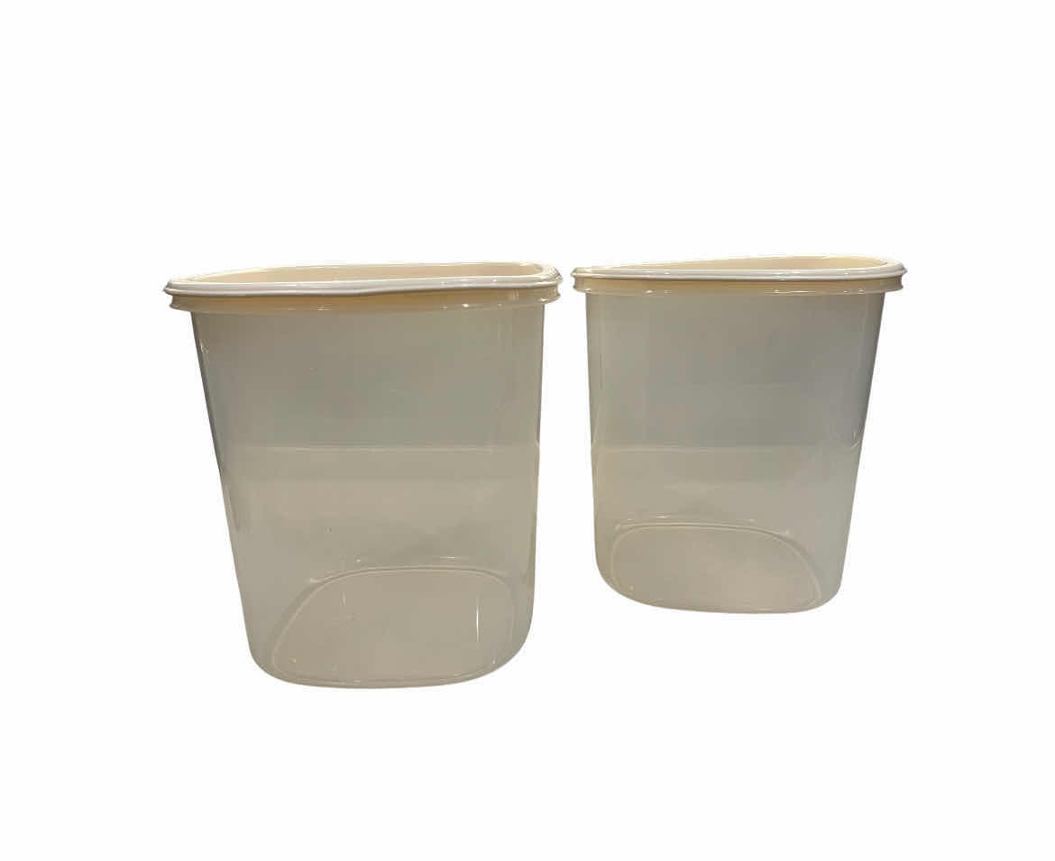 Photo 1 of RUBBERMAID 2PC SERVIN SAVER 21CUP FOOD STORAGE CONTAINER SET W LIDS