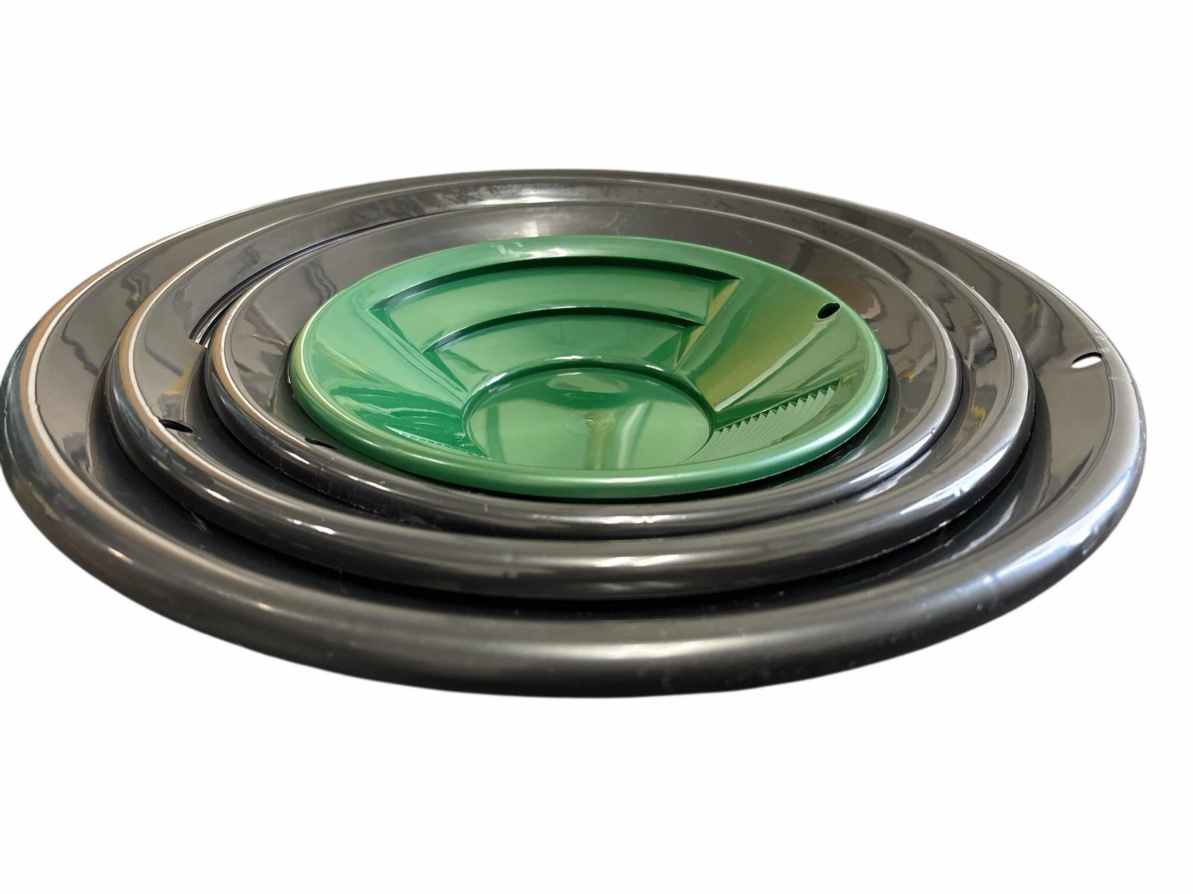 Photo 3 of GOLD PANNING PAN AND SIFTER (7PCS)