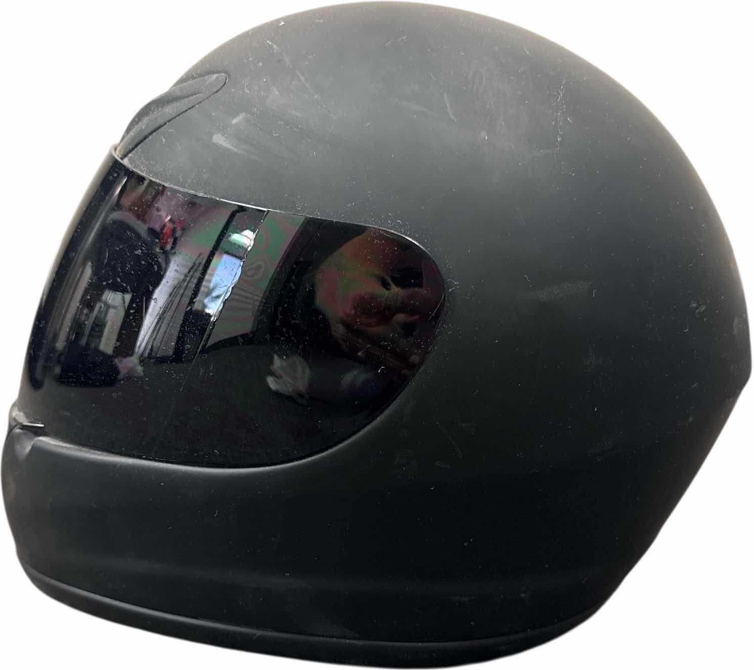 Photo 1 of IV2 HY092 MOTORCYCLE HELMET BLACK MEDIUM