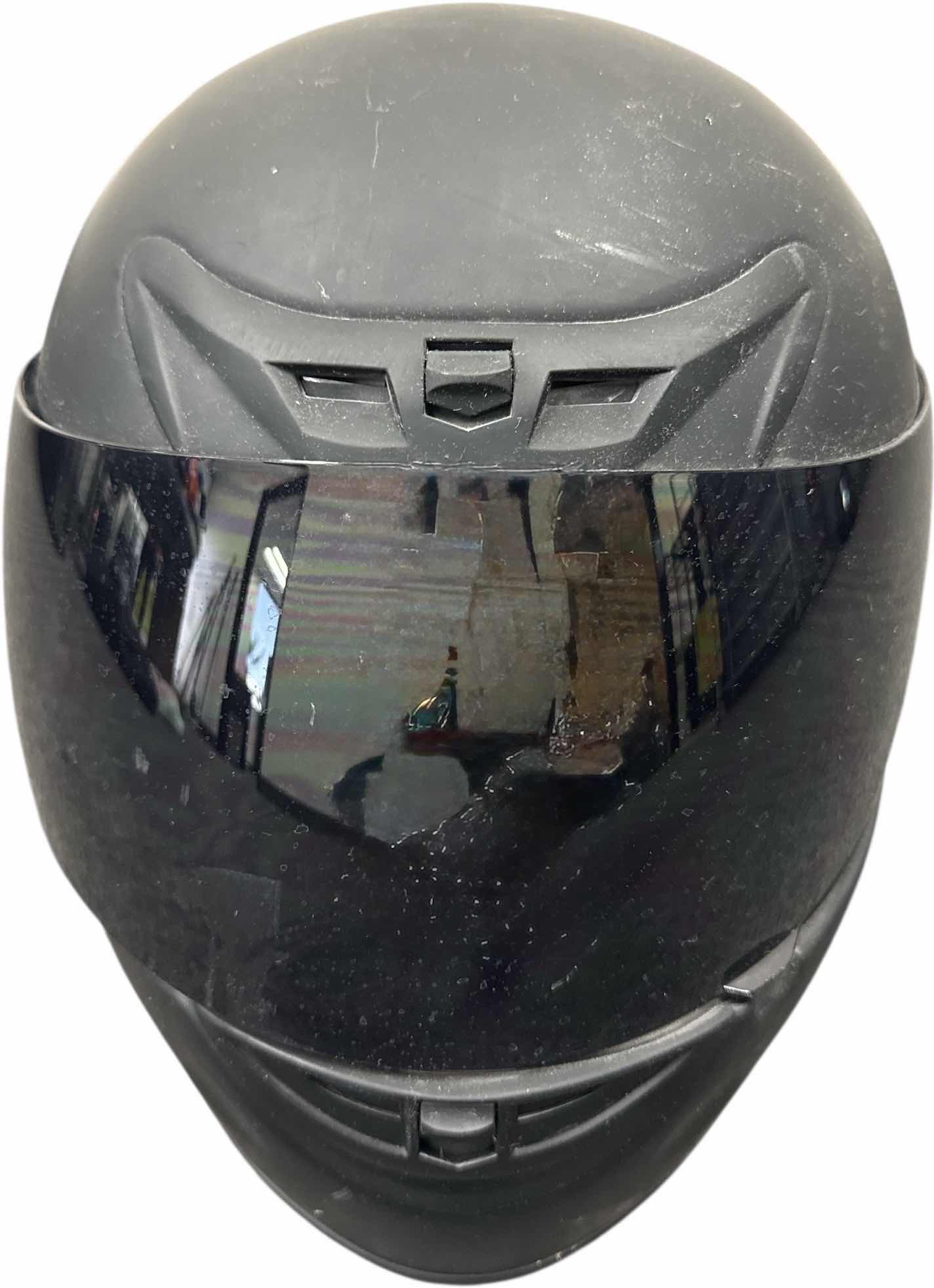 Photo 1 of IV2 HY092 MOTORCYCLE HELMET BLACK MEDIUM