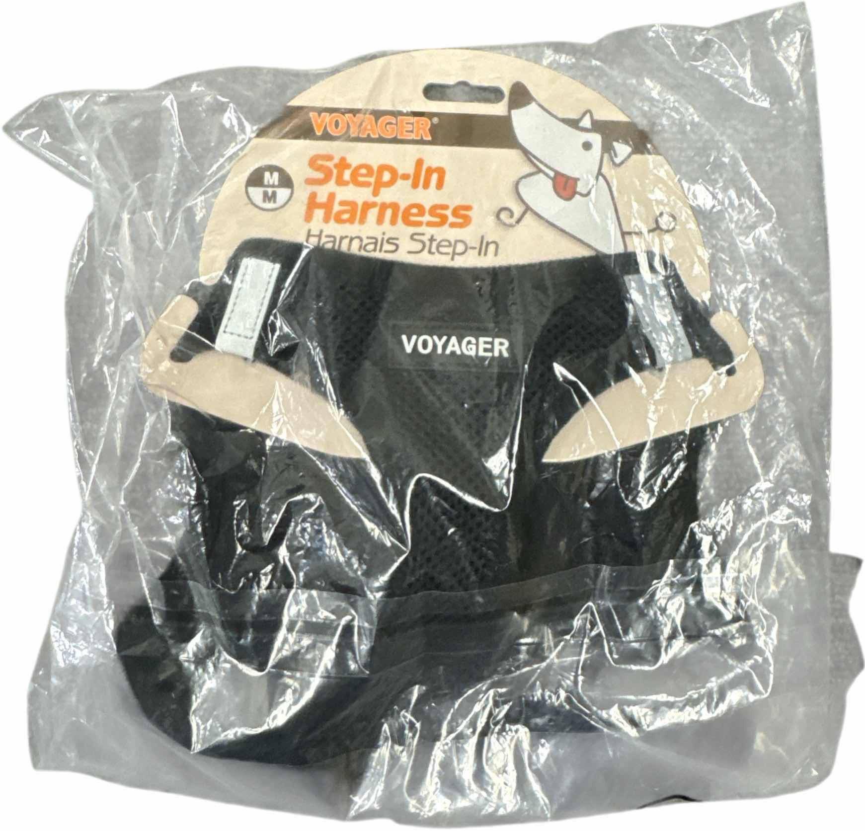 Photo 1 of ASSORTED DOG SUPPLIES MEDIUM DOG HARNAIS