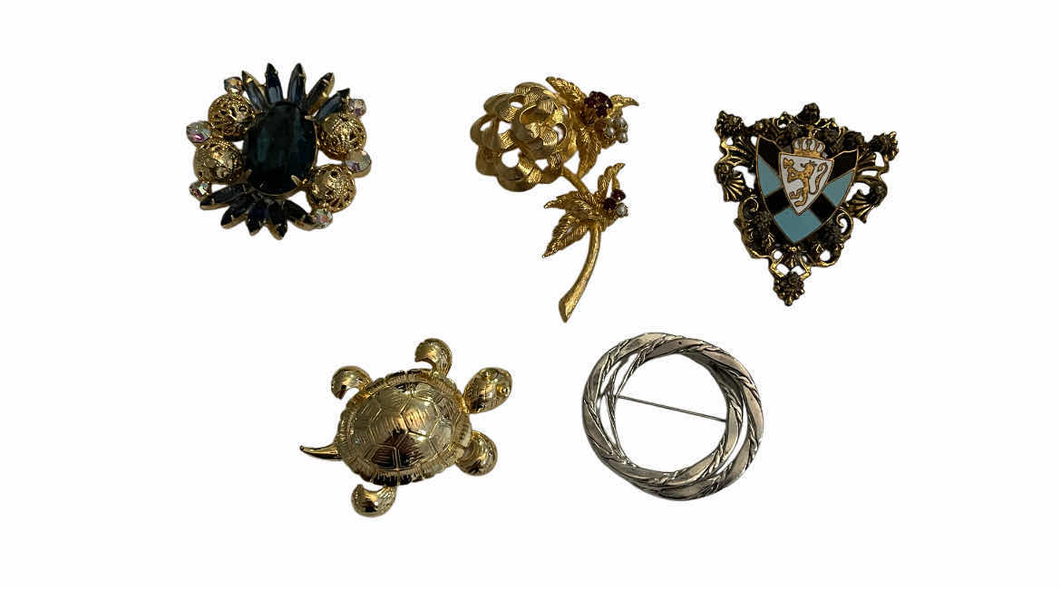 Photo 1 of VINTAGE FASHION JEWELRY BROOCHES (5)