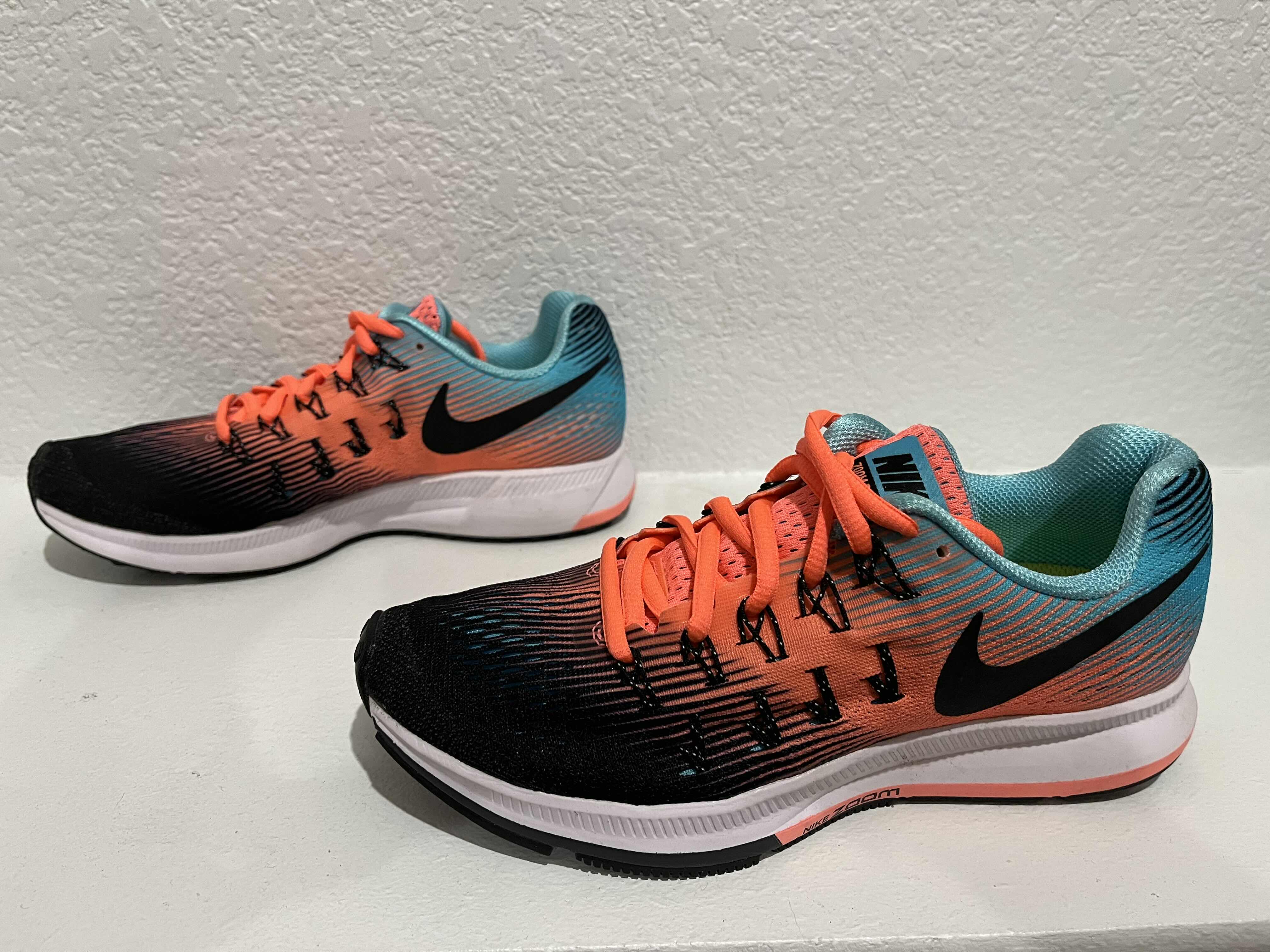 Photo 1 of NIKE ZOOM RUNNING SHOES WOMENS SIZE 6