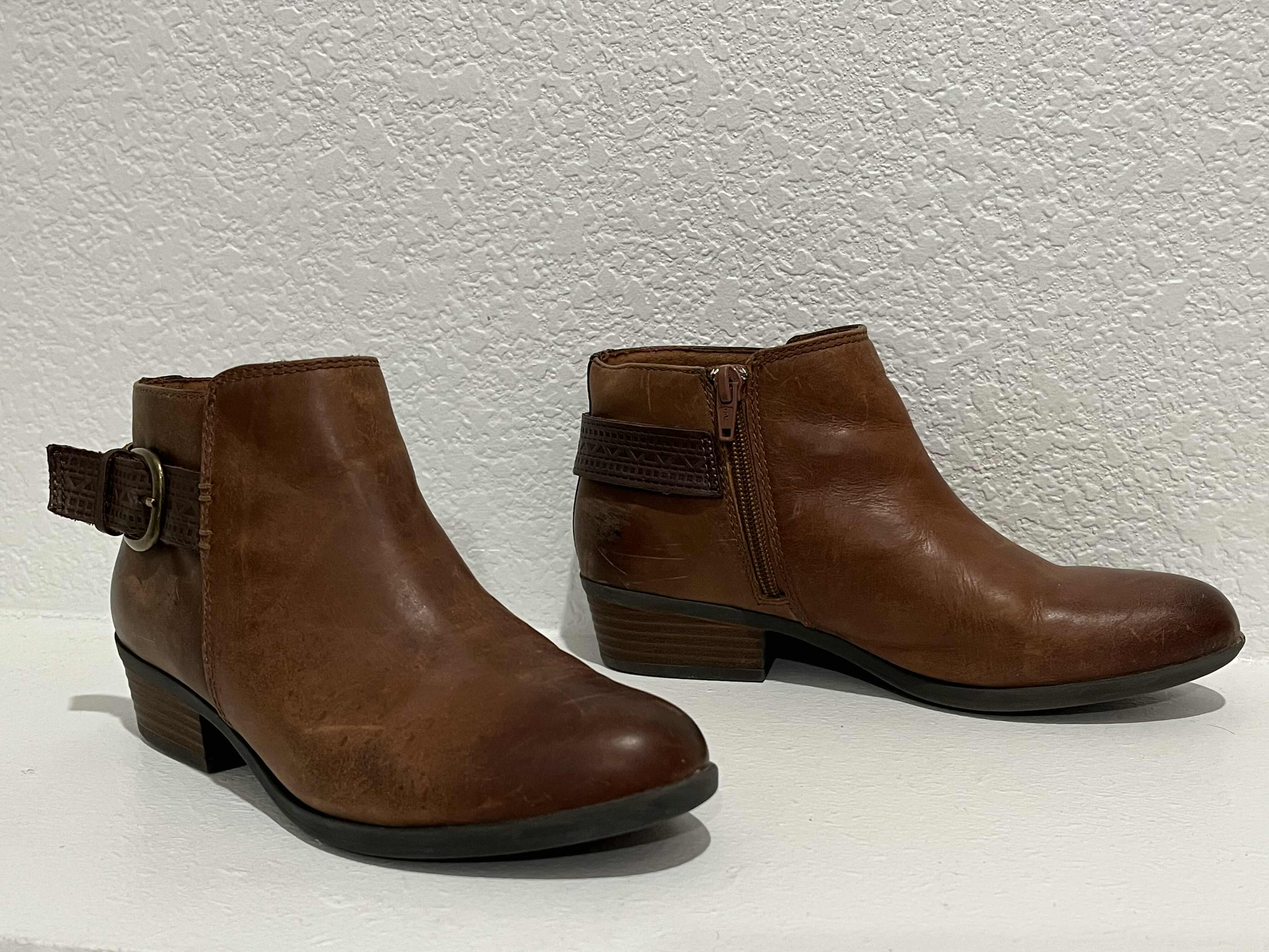 Photo 1 of CLARKS BROWN LEATHER BOOTIES BOOTS WOMENS SIZE 5