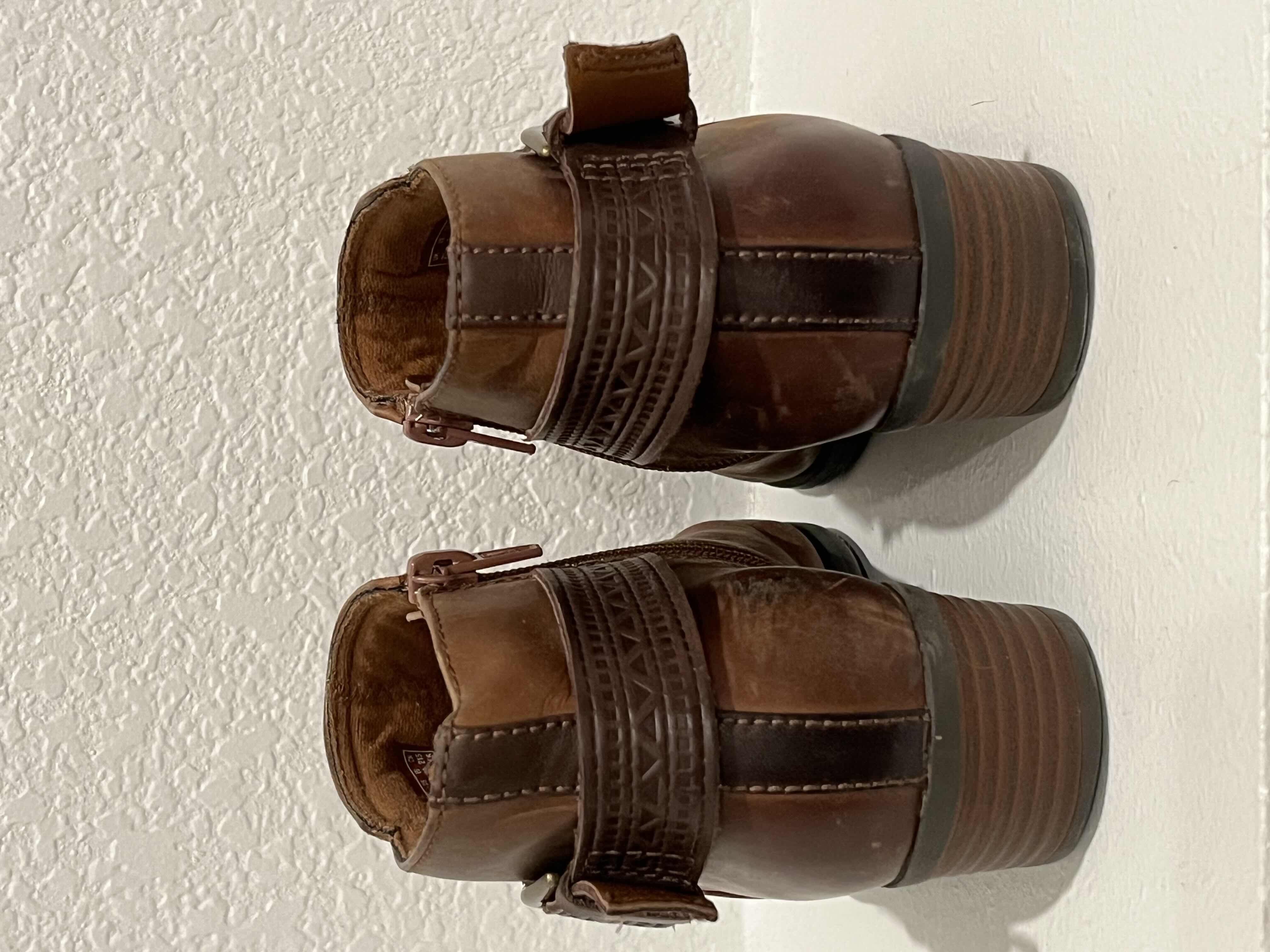 Photo 1 of CLARKS BROWN LEATHER BOOTIES BOOTS WOMENS SIZE 5