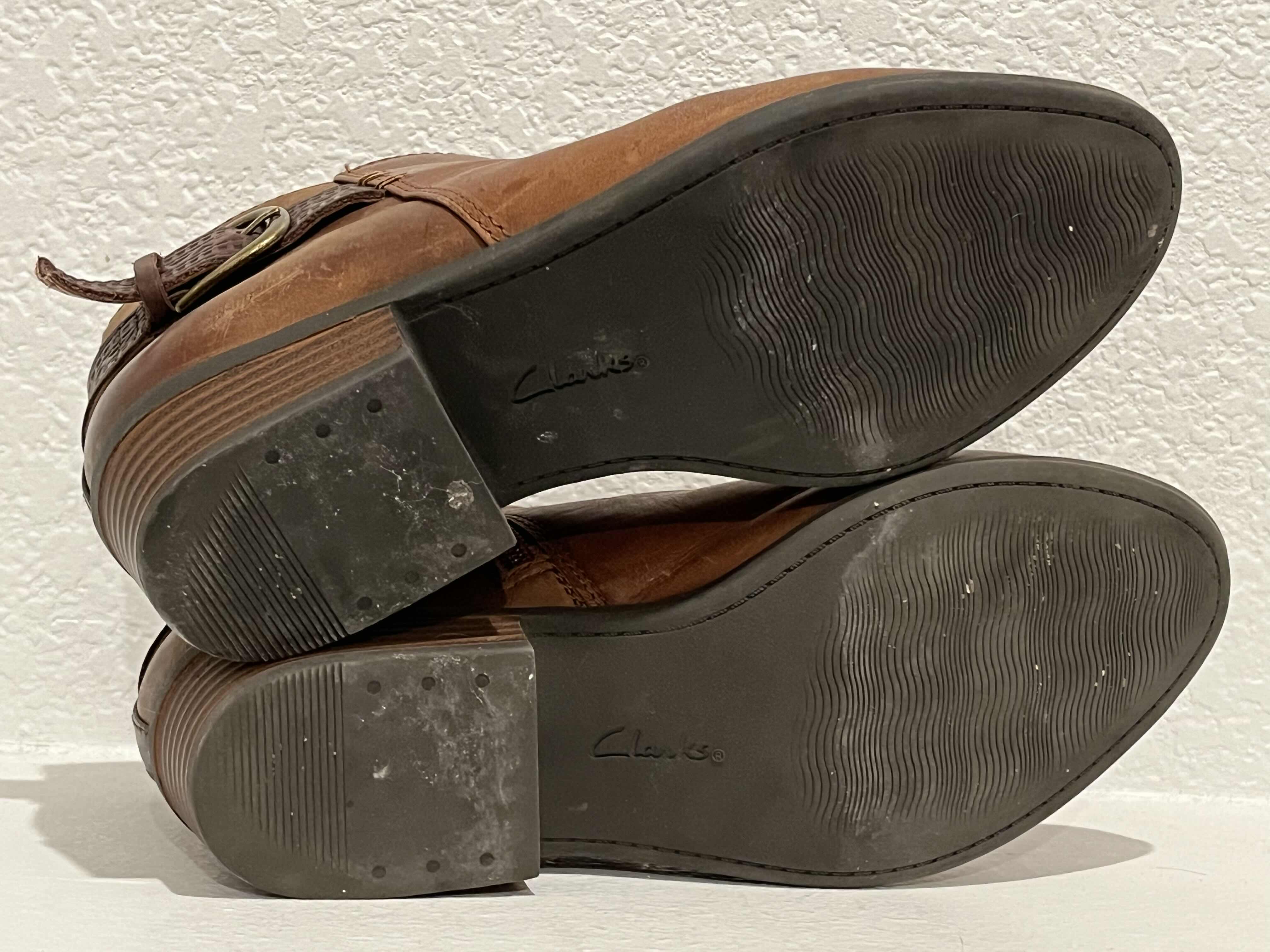 Photo 1 of CLARKS BROWN LEATHER BOOTIES BOOTS WOMENS SIZE 5