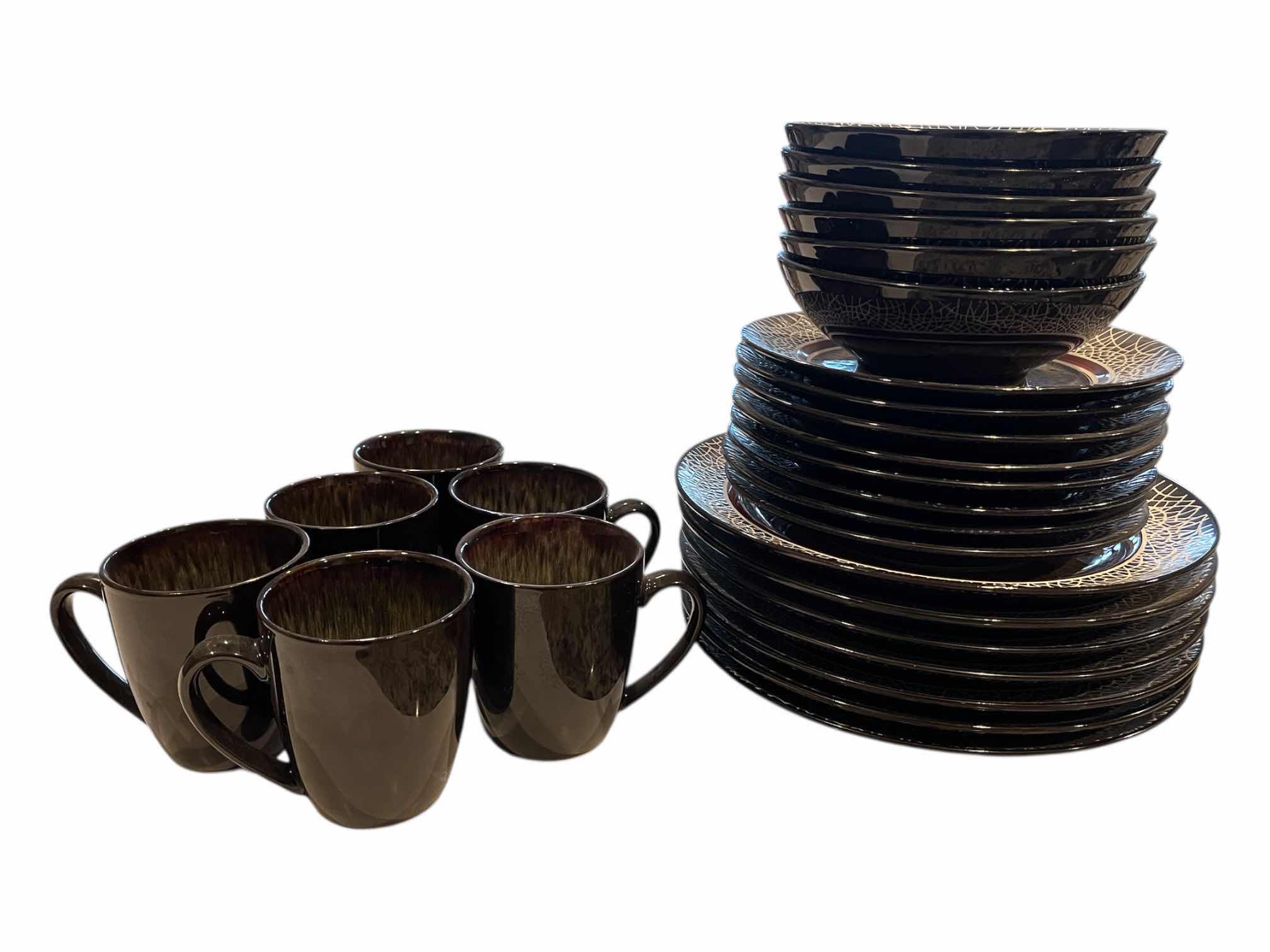Photo 1 of AMERICAN ATELIER MARKHAM SQUARE 27PC DISH SET-PLATES, BOWLS & MUGS