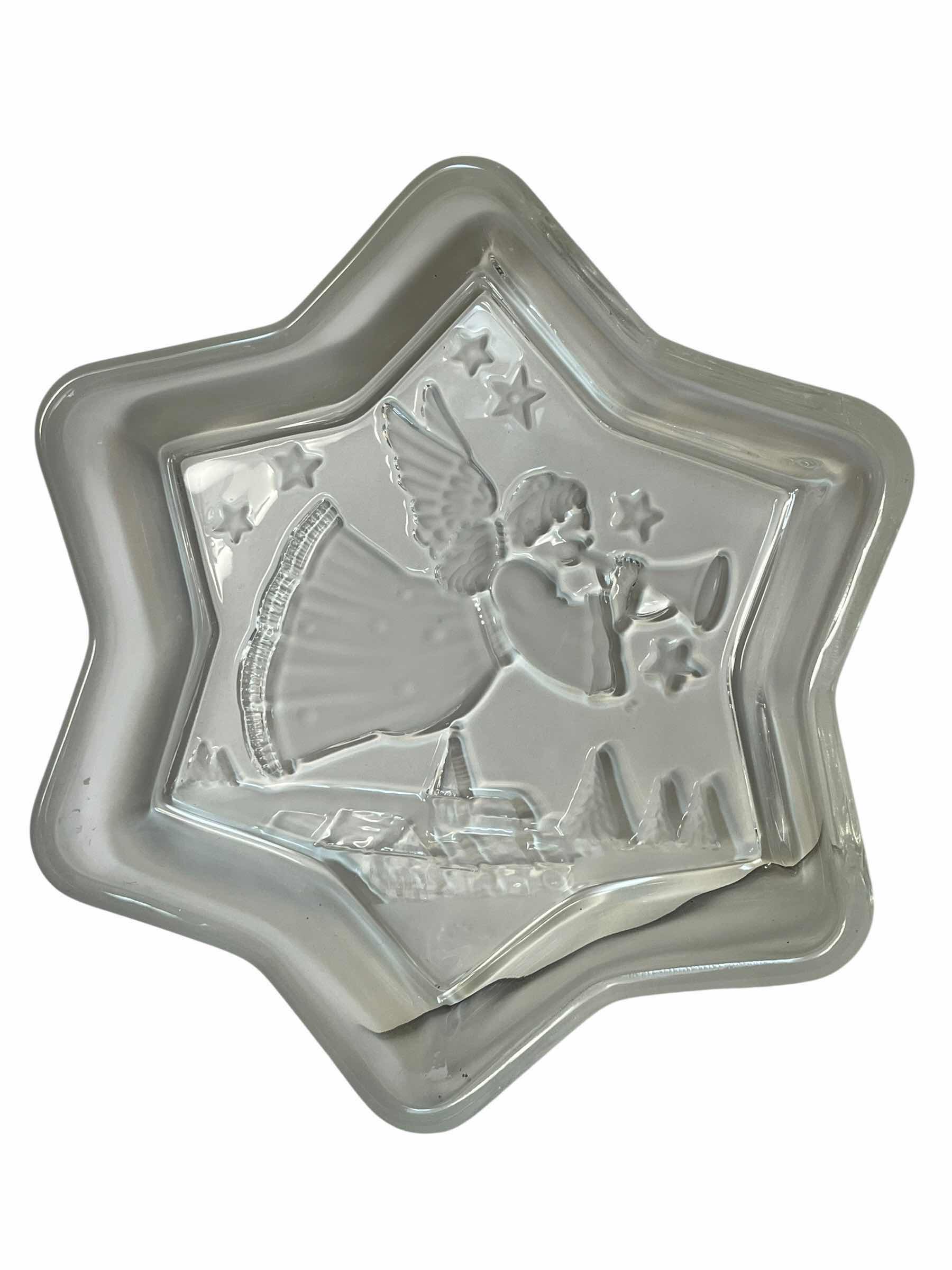 Photo 1 of ANGEL SOUNDING THE TRUMPET CLEAR GLASS DECORATIVE PLATTER 9.25”