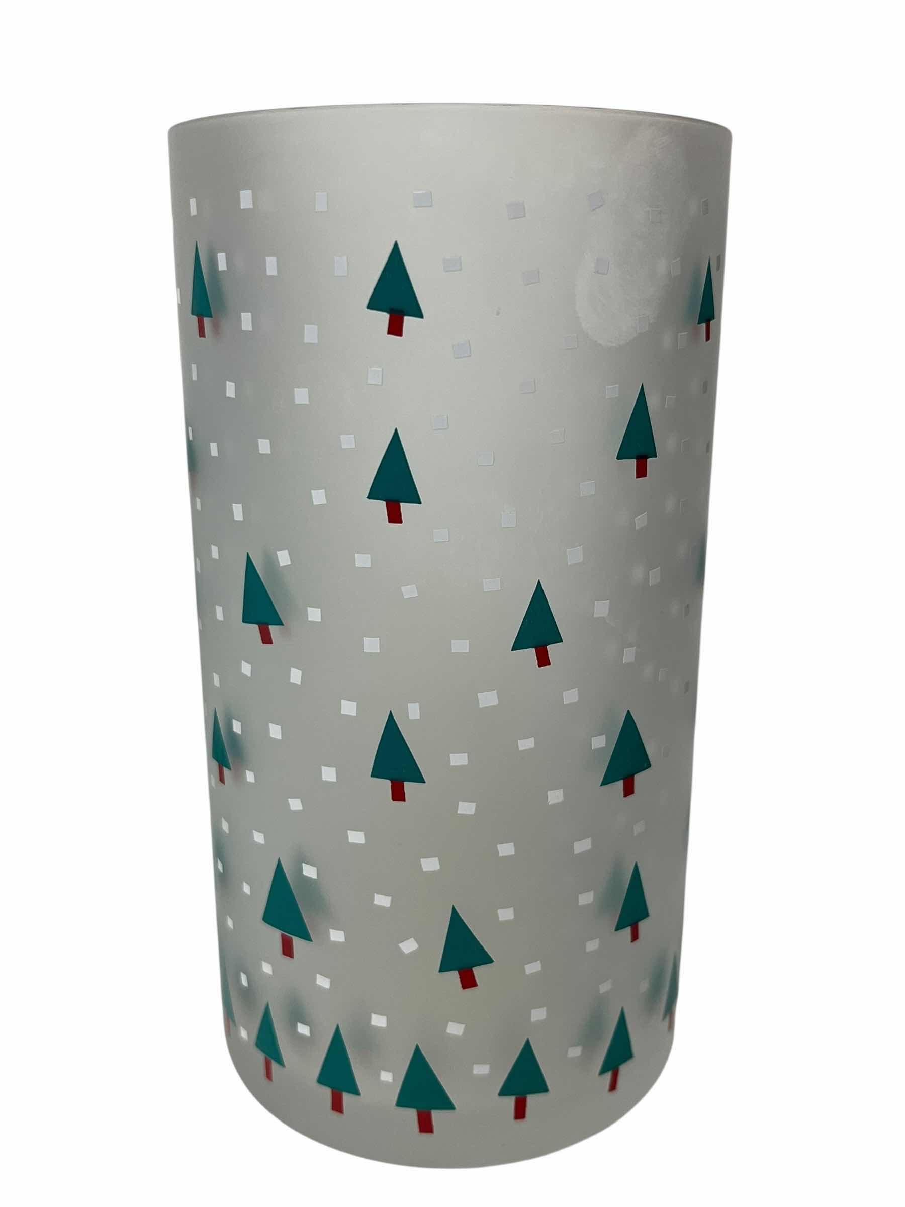 Photo 1 of NIEMAN MARCUS CHRISTMAS TREE & SNOWFLAKE FROSTED DRINKING GLASS 12OZ (4)