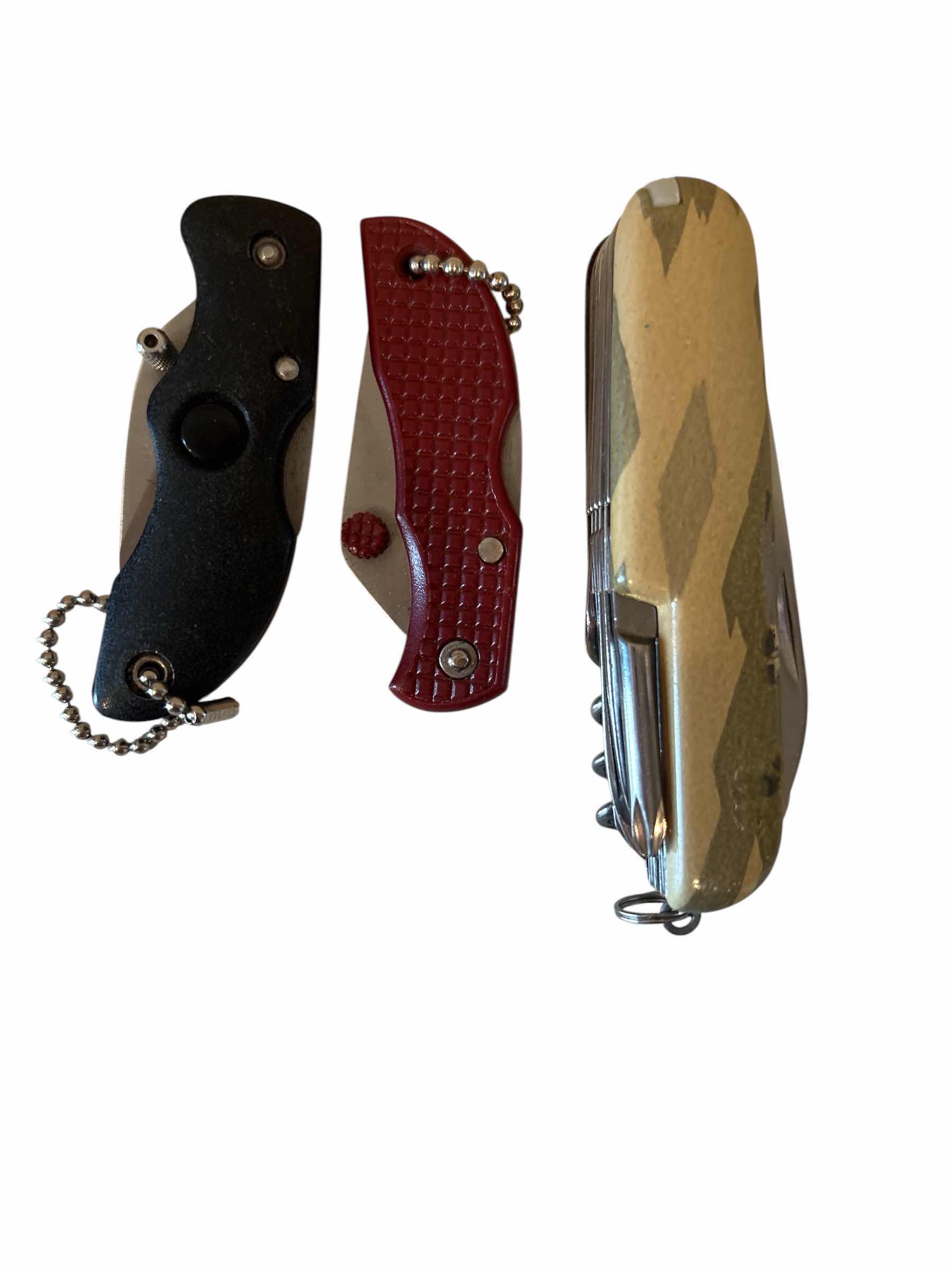 Photo 1 of (3)PCS MULTI TOOL AND KNIVES