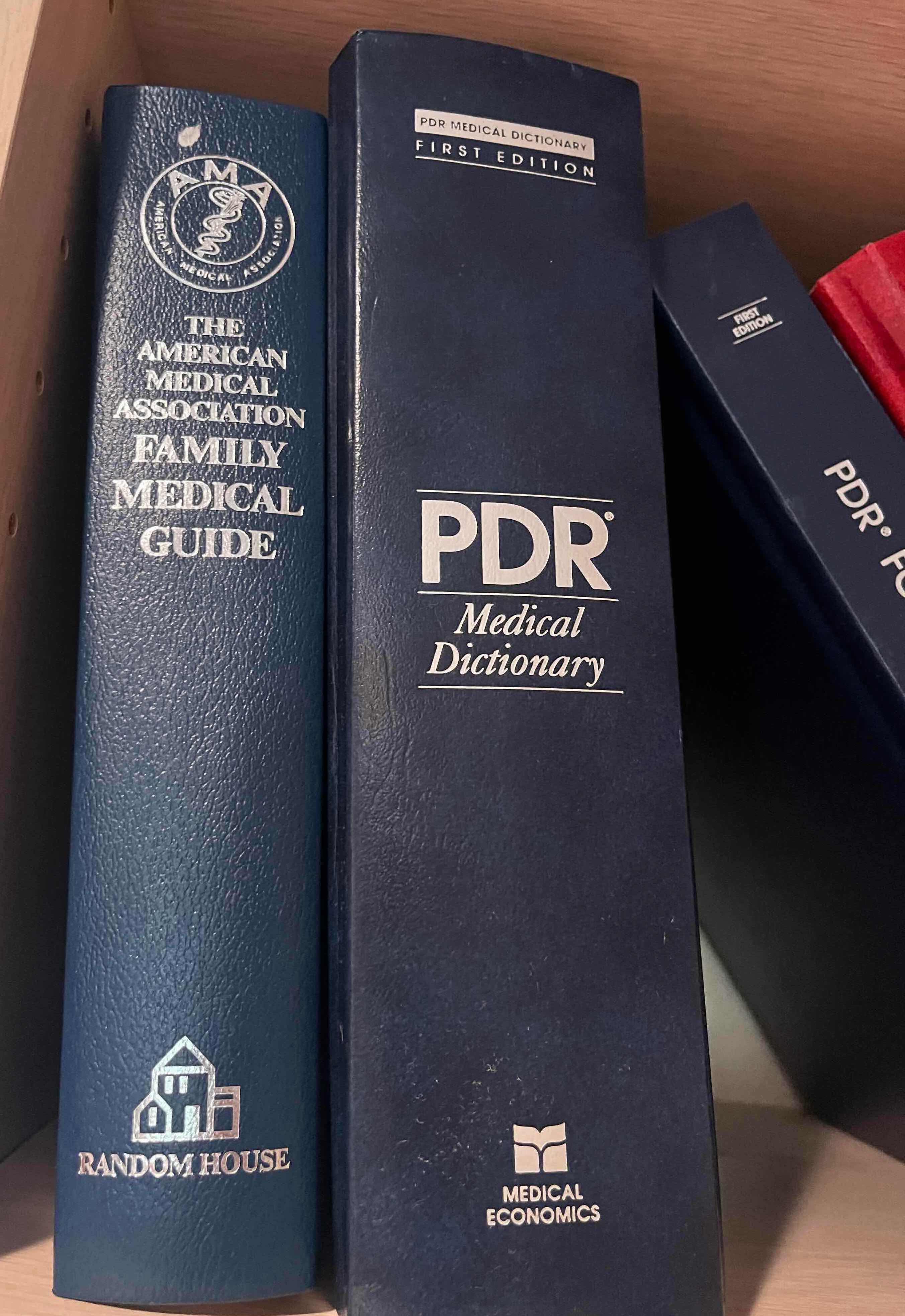 Photo 1 of MEDICAL GUIDES & MEDICINE REFERENCE BOOKS (4)