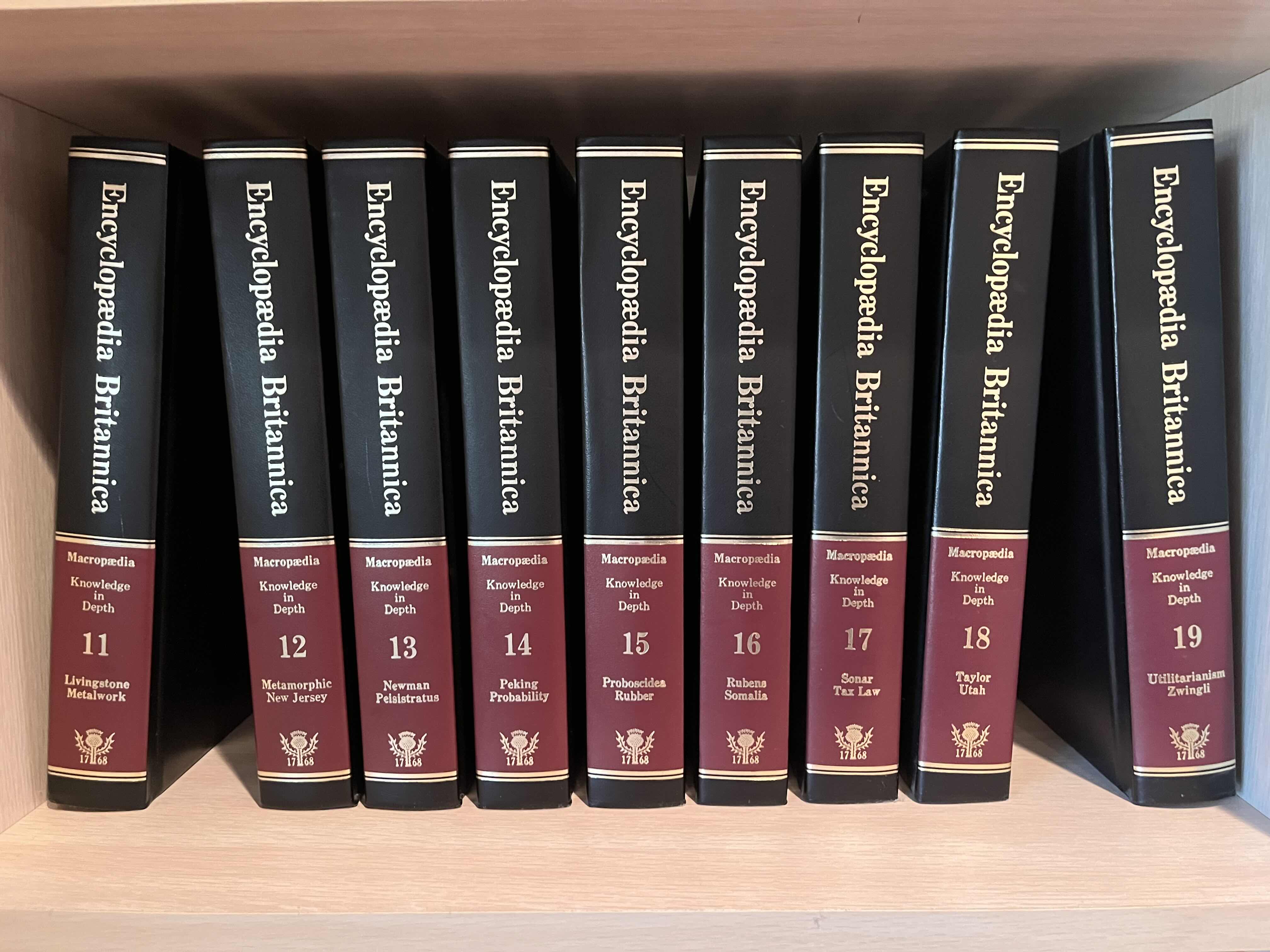 Photo 1 of ENCYCLOPEDIA BRITANNICA MACROPAEDIA KNOWLEDGE IN DEPTH SET VOLUME 1 – 19