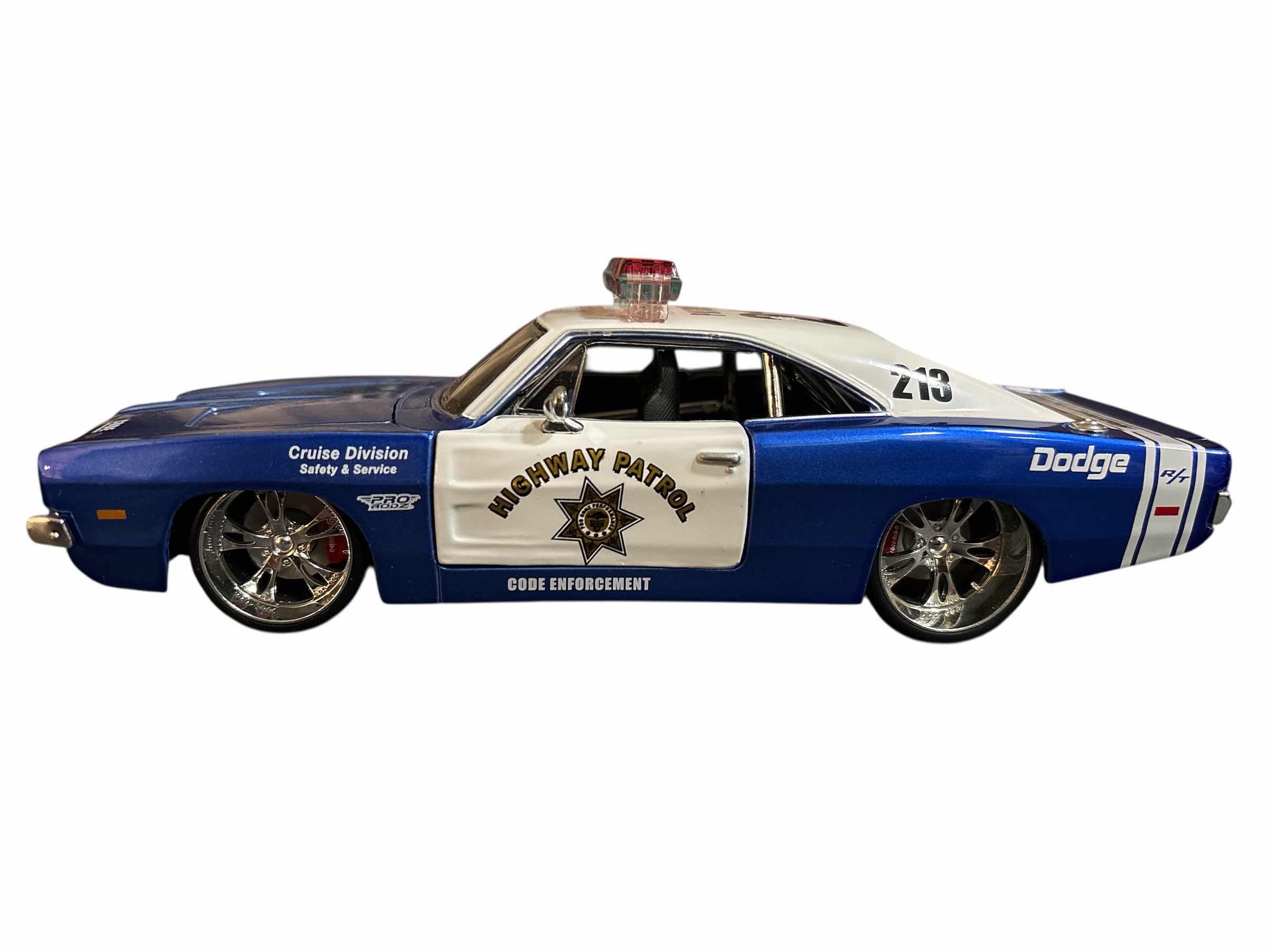 Photo 1 of 2009 MAISTO SPECIAL EDITION 1969 HIGHWAY PATROL DODGE CHARGER R/T 1:24 SCALE DIE CAST MODEL
