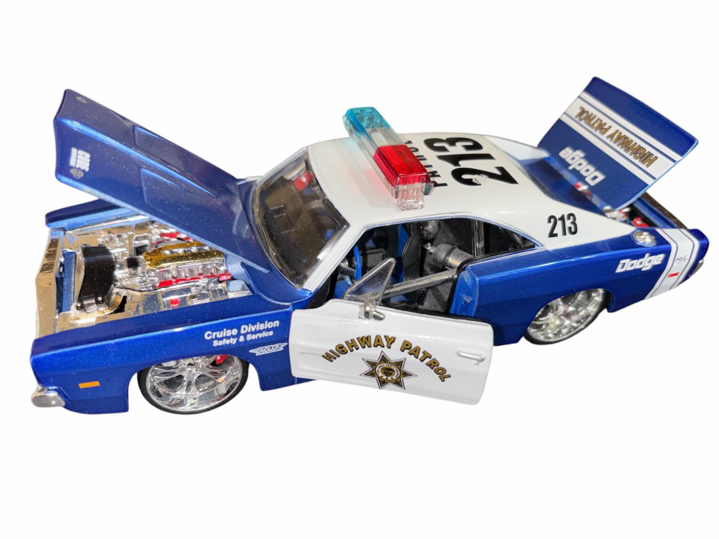 Photo 1 of 2009 MAISTO SPECIAL EDITION 1969 HIGHWAY PATROL DODGE CHARGER R/T 1:24 SCALE DIE CAST MODEL