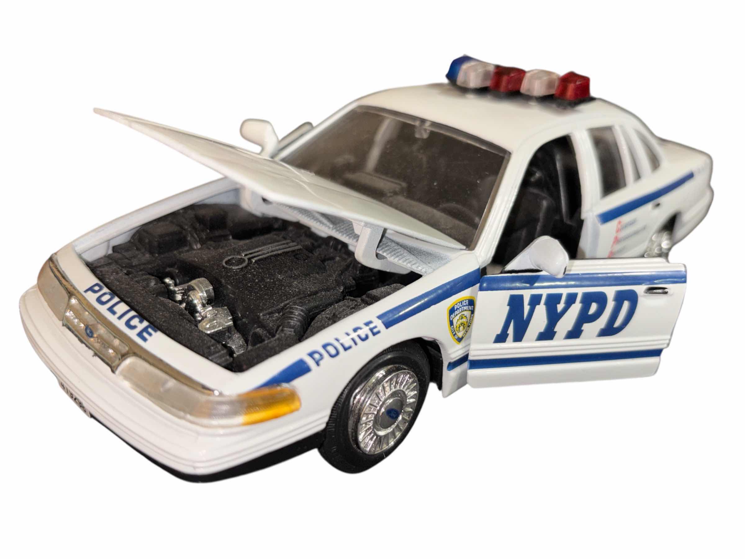 Photo 1 of NYPD FORD CROWN VICTORIA 1:24 SCALE DIE CAST MODEL