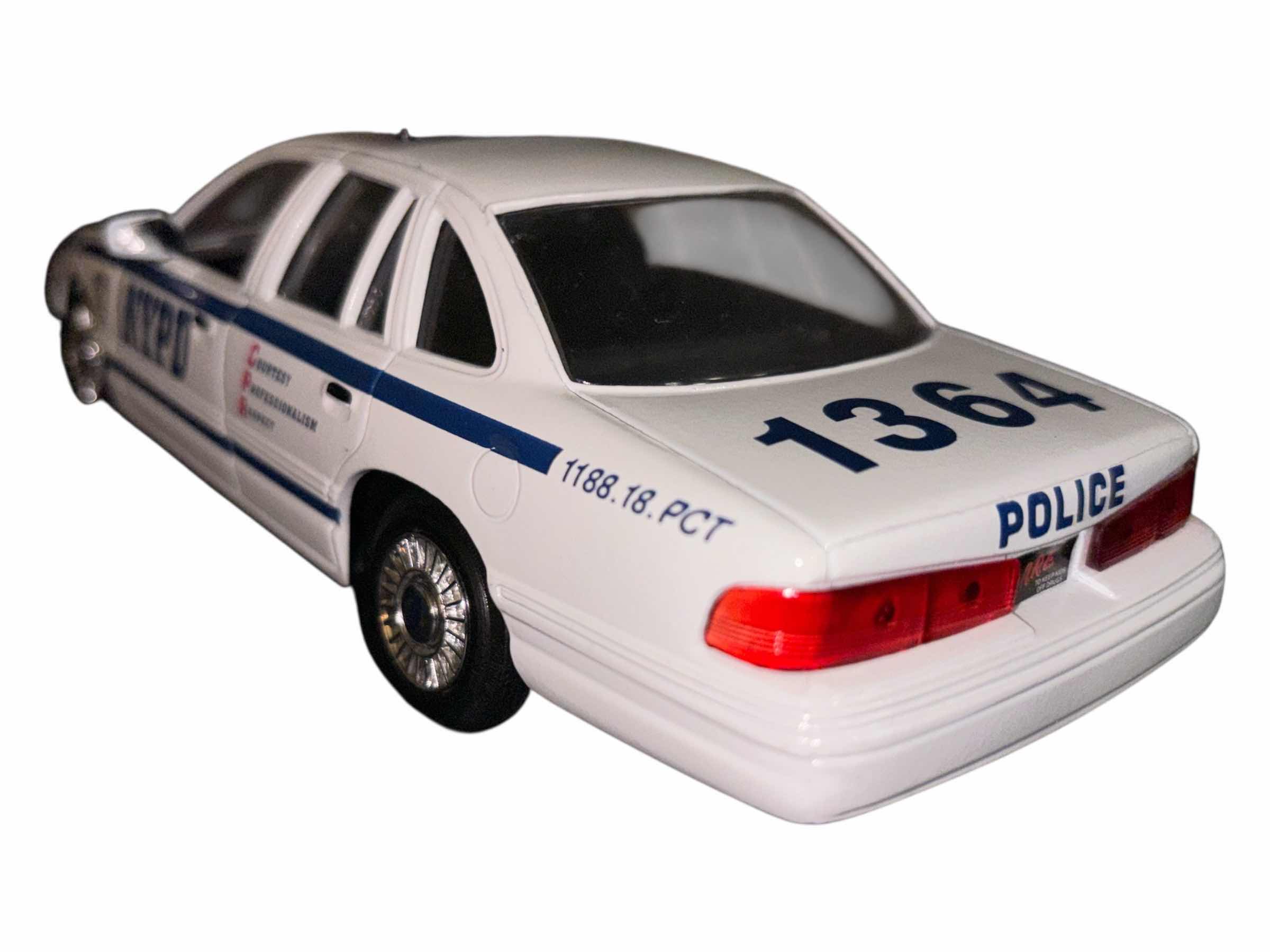 Photo 1 of NYPD FORD CROWN VICTORIA 1:24 SCALE DIE CAST MODEL