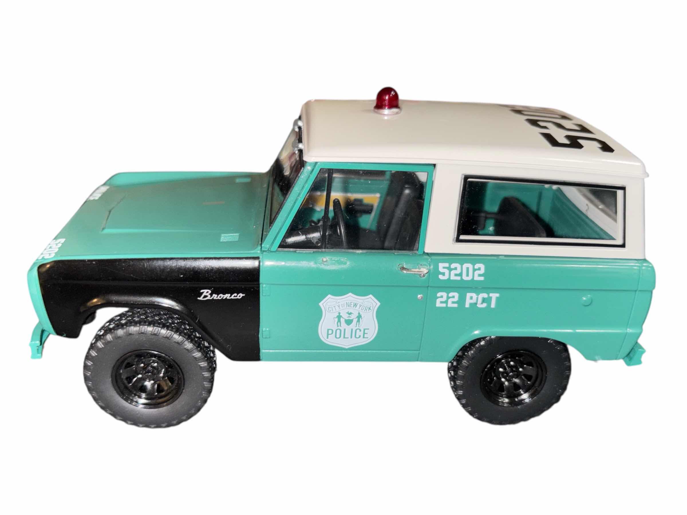 Photo 1 of GREENLIGHT 1967 FORD BRONCO CITY OF NEW YORK POLICE 1:24 SCALE DIE CAST MODEL