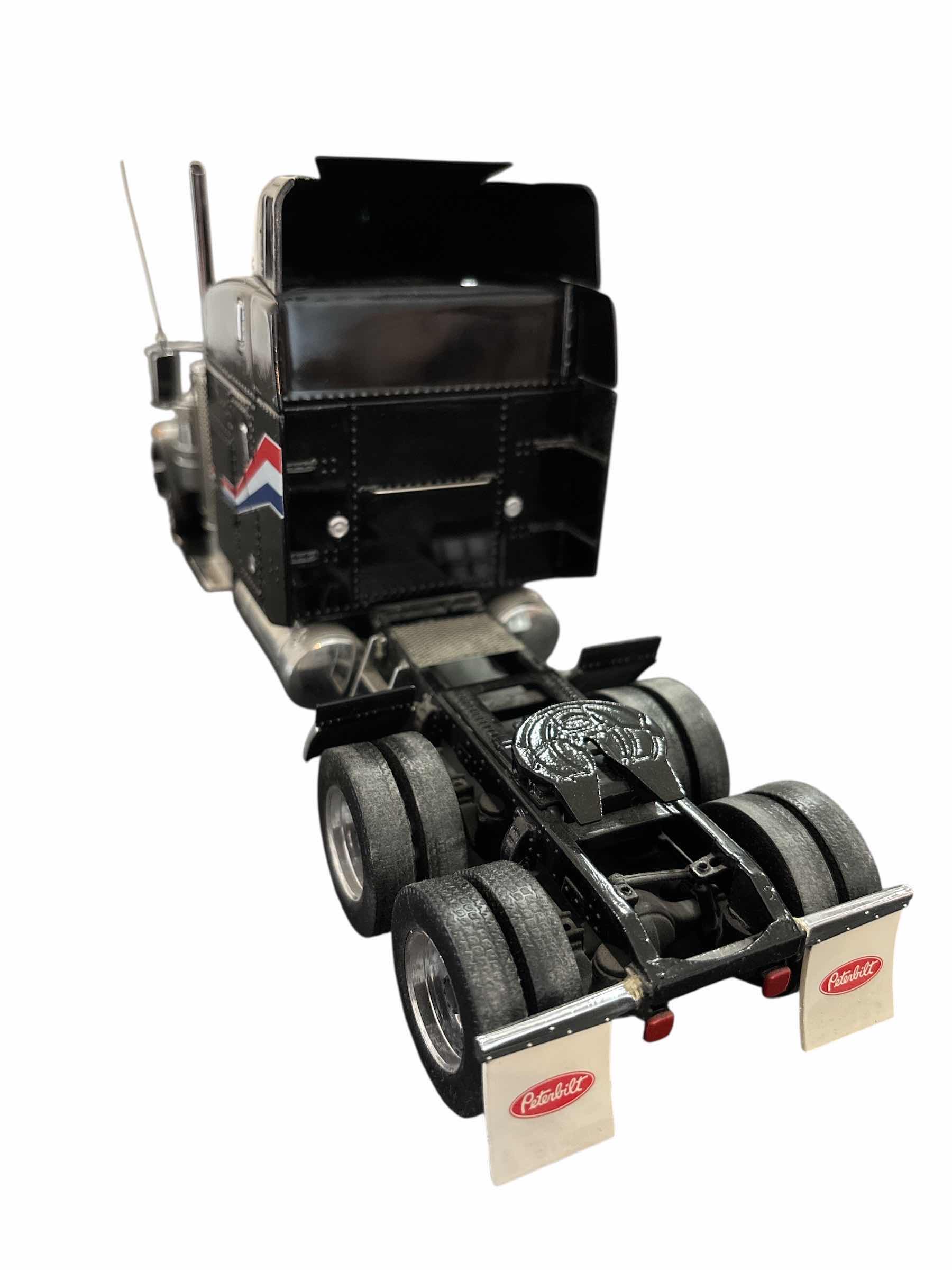 Photo 1 of VINTAGE THE FRANKLIN MINT 1:32 SCALE PRECISION DIE-CAST MODEL PETERBILT MODEL 379