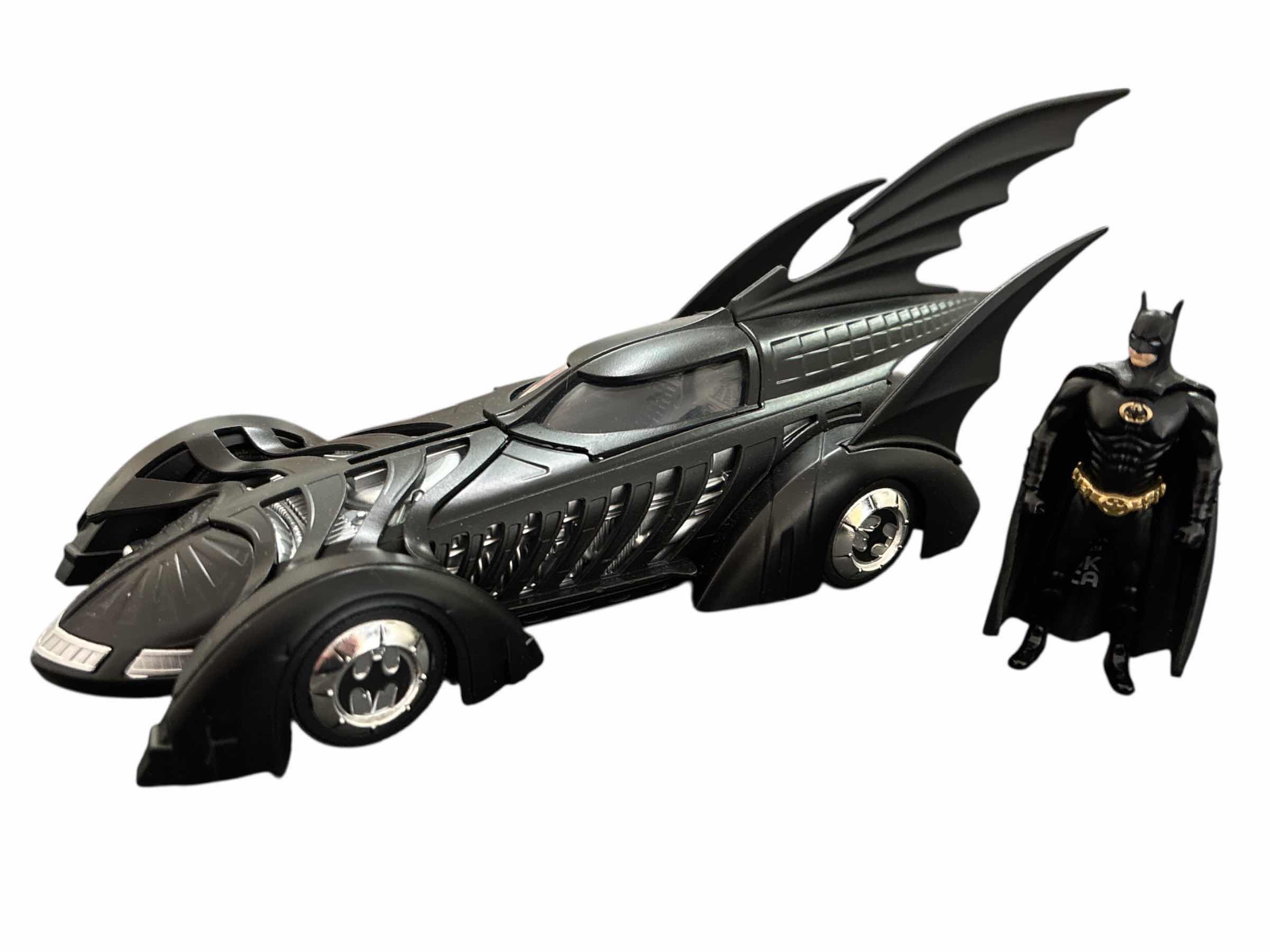 Photo 1 of JADA TOYS DC COMICS 1:24 SCALE BATMAN FOREVER BATMOBILE W 3” BATMAN FIGURINE