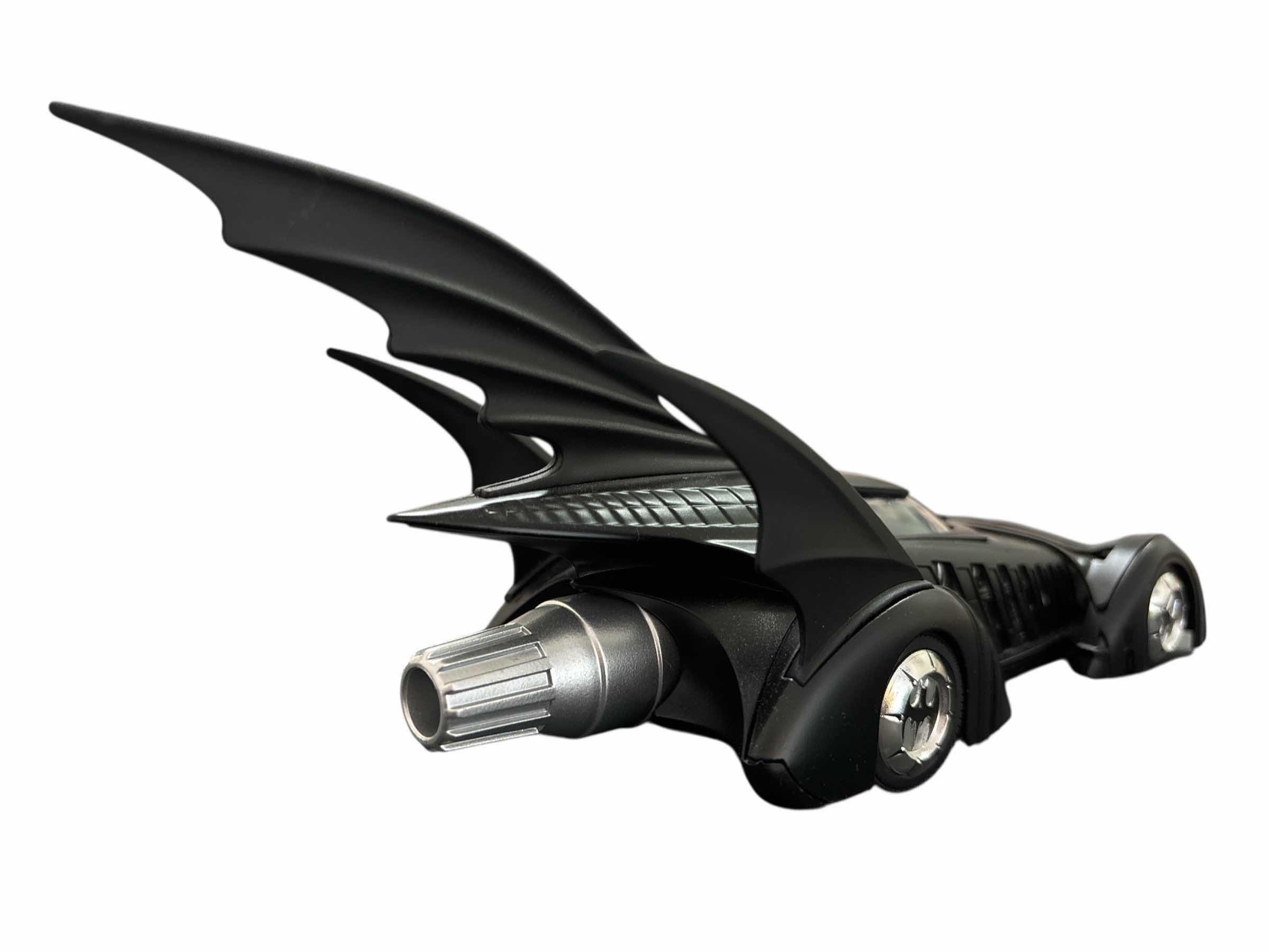 Photo 1 of JADA TOYS DC COMICS 1:24 SCALE BATMAN FOREVER BATMOBILE W 3” BATMAN FIGURINE