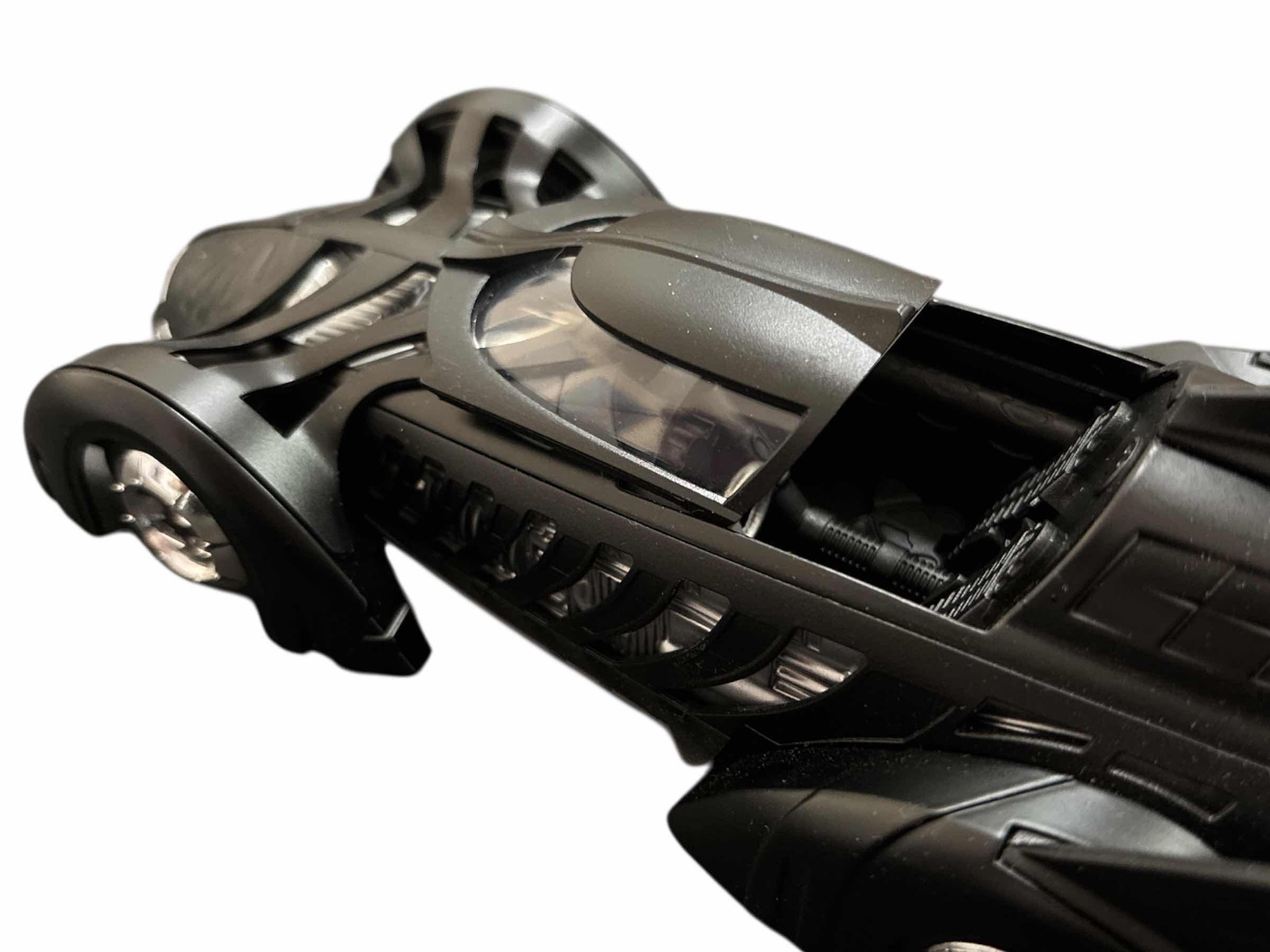 Photo 1 of JADA TOYS DC COMICS 1:24 SCALE BATMAN FOREVER BATMOBILE W 3” BATMAN FIGURINE