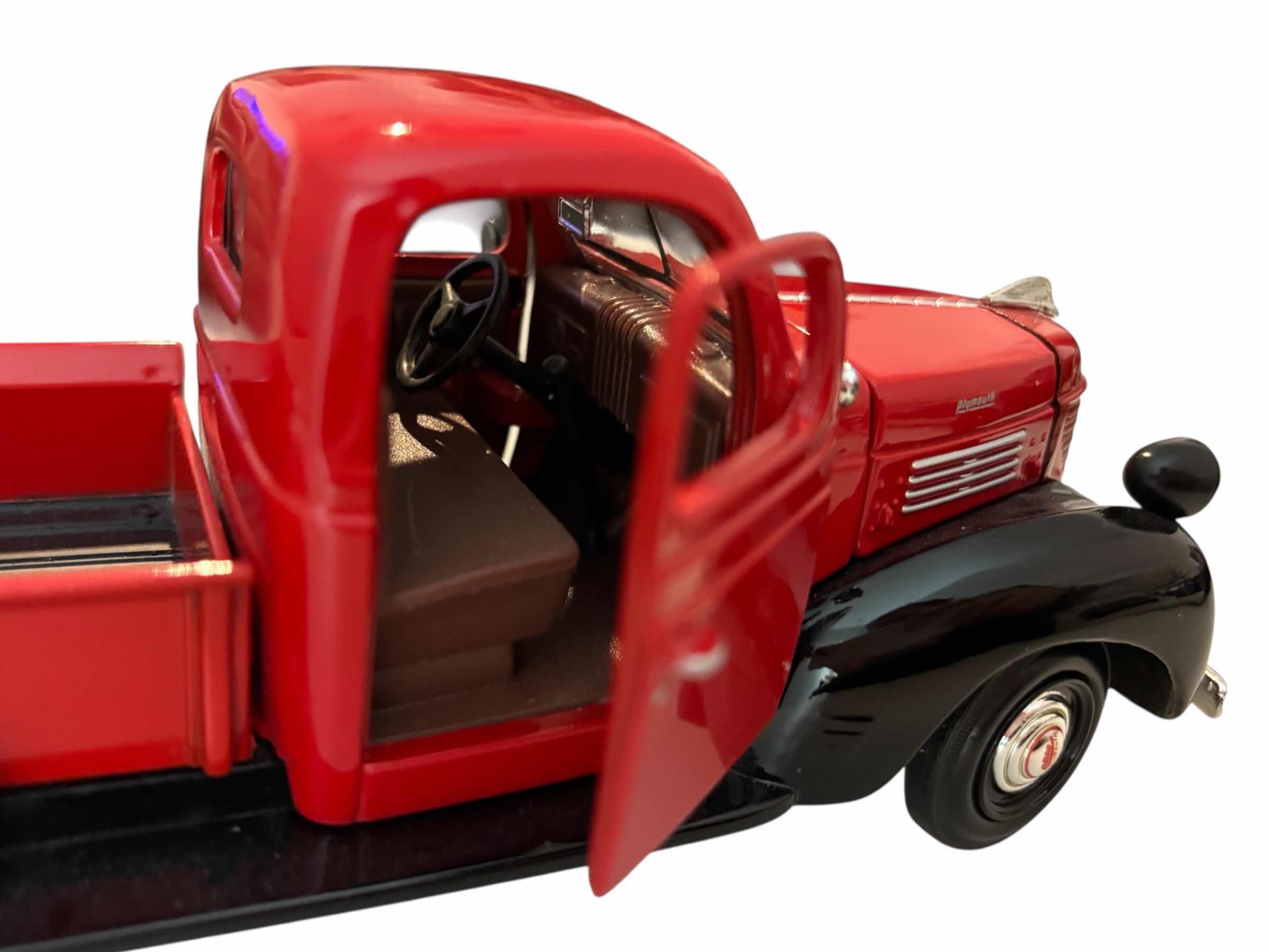 Photo 1 of MOTORMAX DIE-CAST MODEL 1941 CHRYSLER PLYMOUTH TRUCK SCALE 1:24
