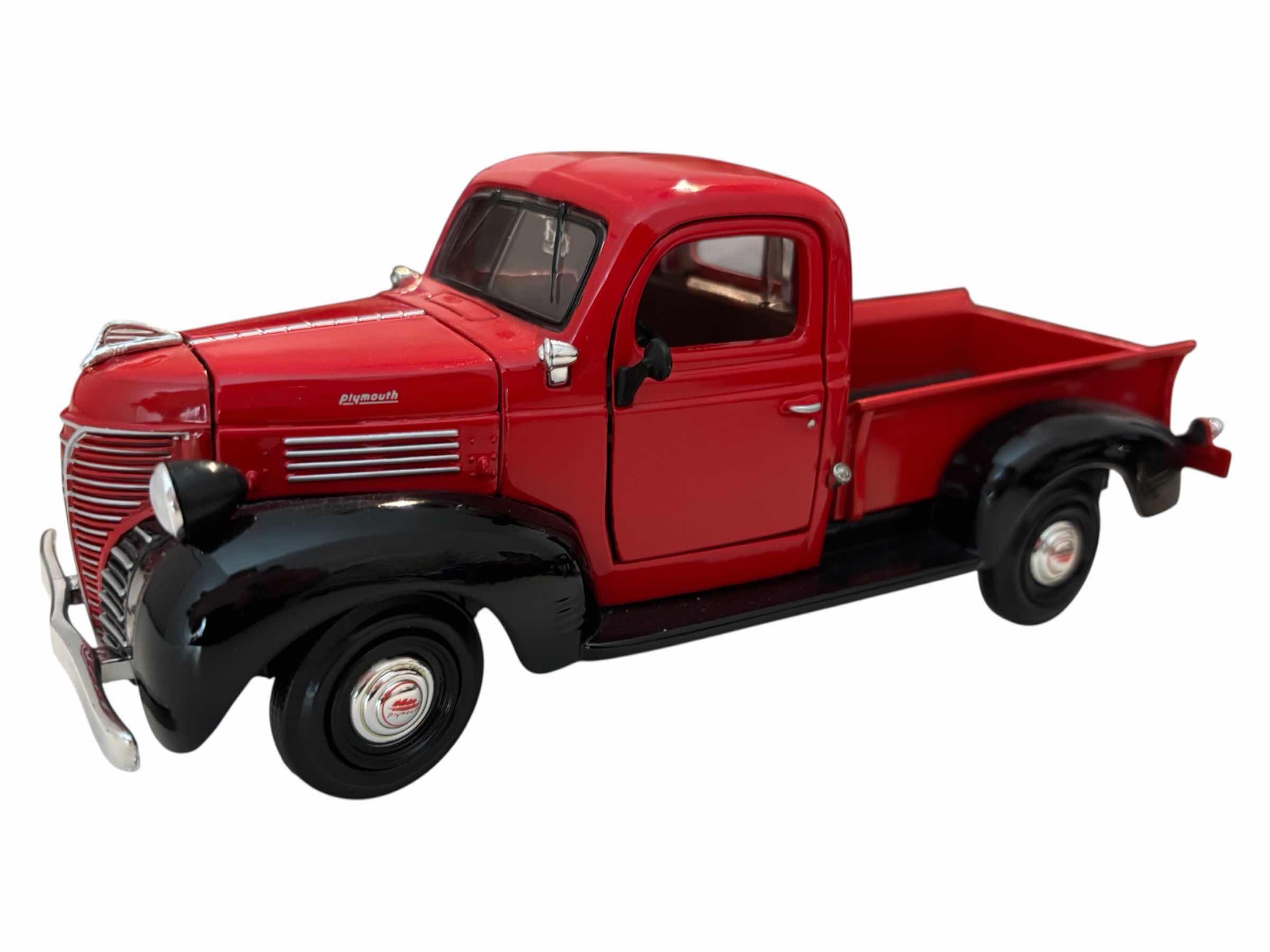 Photo 1 of MOTORMAX DIE-CAST MODEL 1941 CHRYSLER PLYMOUTH TRUCK SCALE 1:24