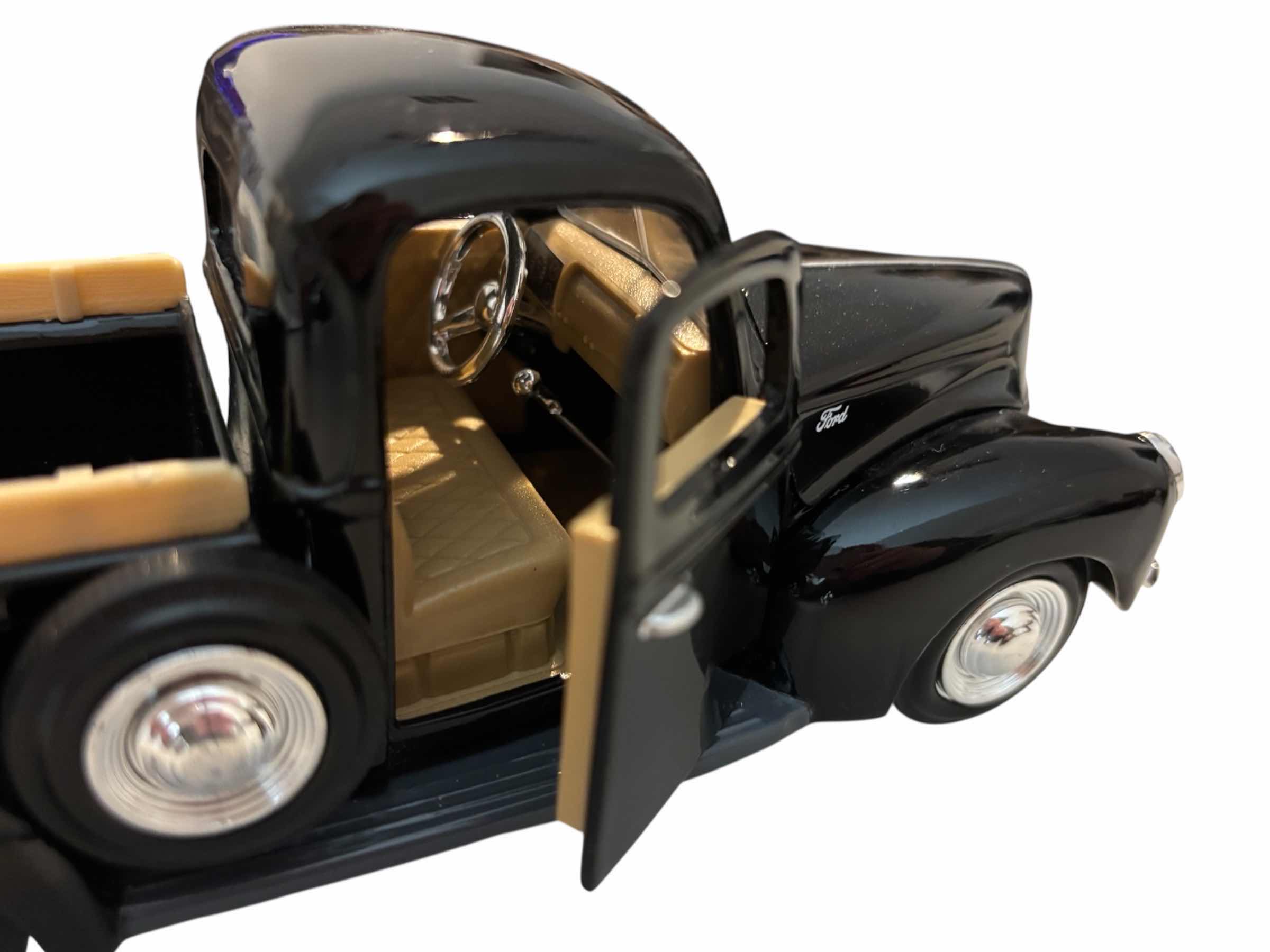 Photo 1 of MOTORMAX DIE-CAST MODEL 1940 FORD PICK UP SCALE 1:24