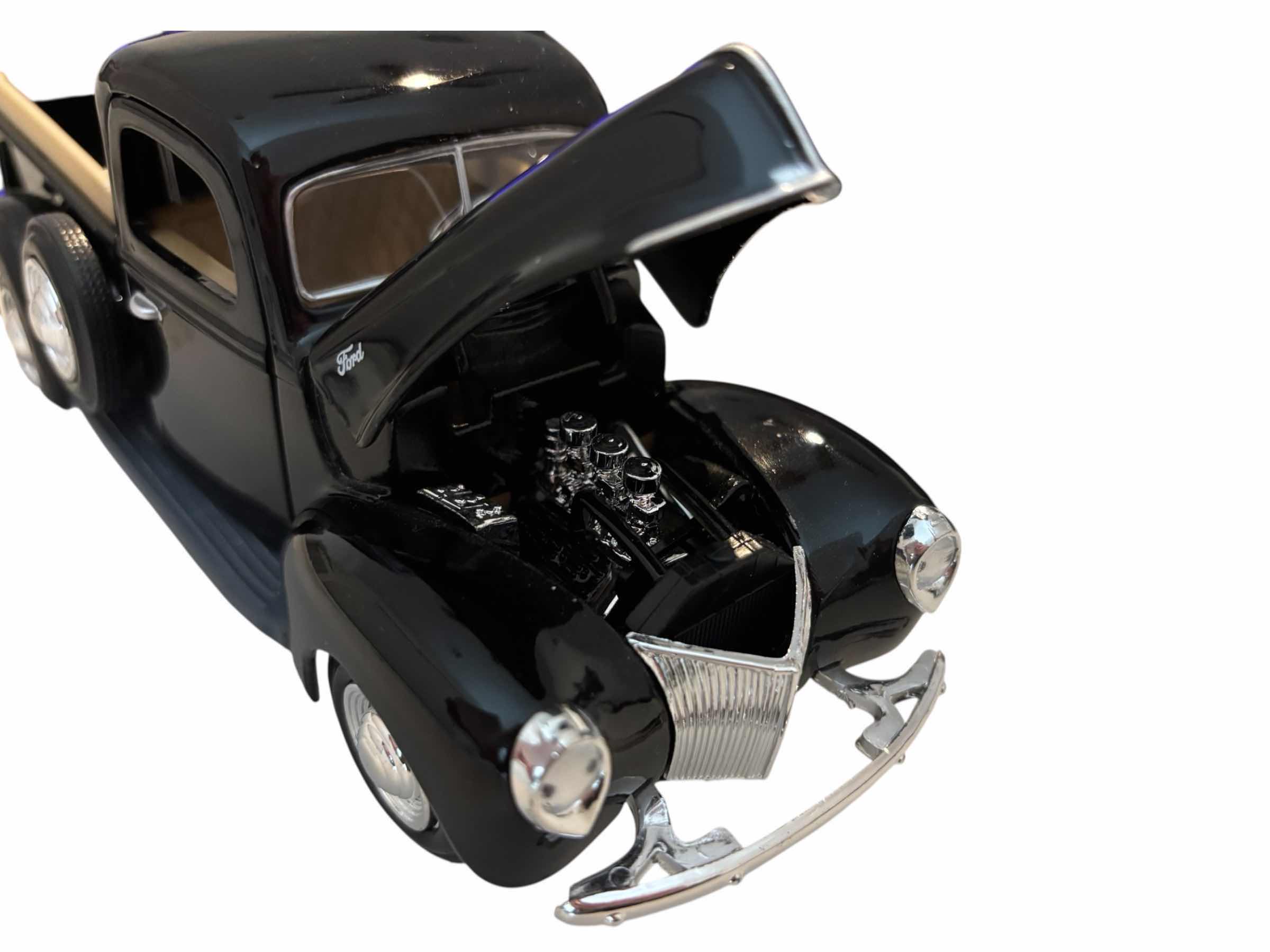 Photo 1 of MOTORMAX DIE-CAST MODEL 1940 FORD PICK UP SCALE 1:24