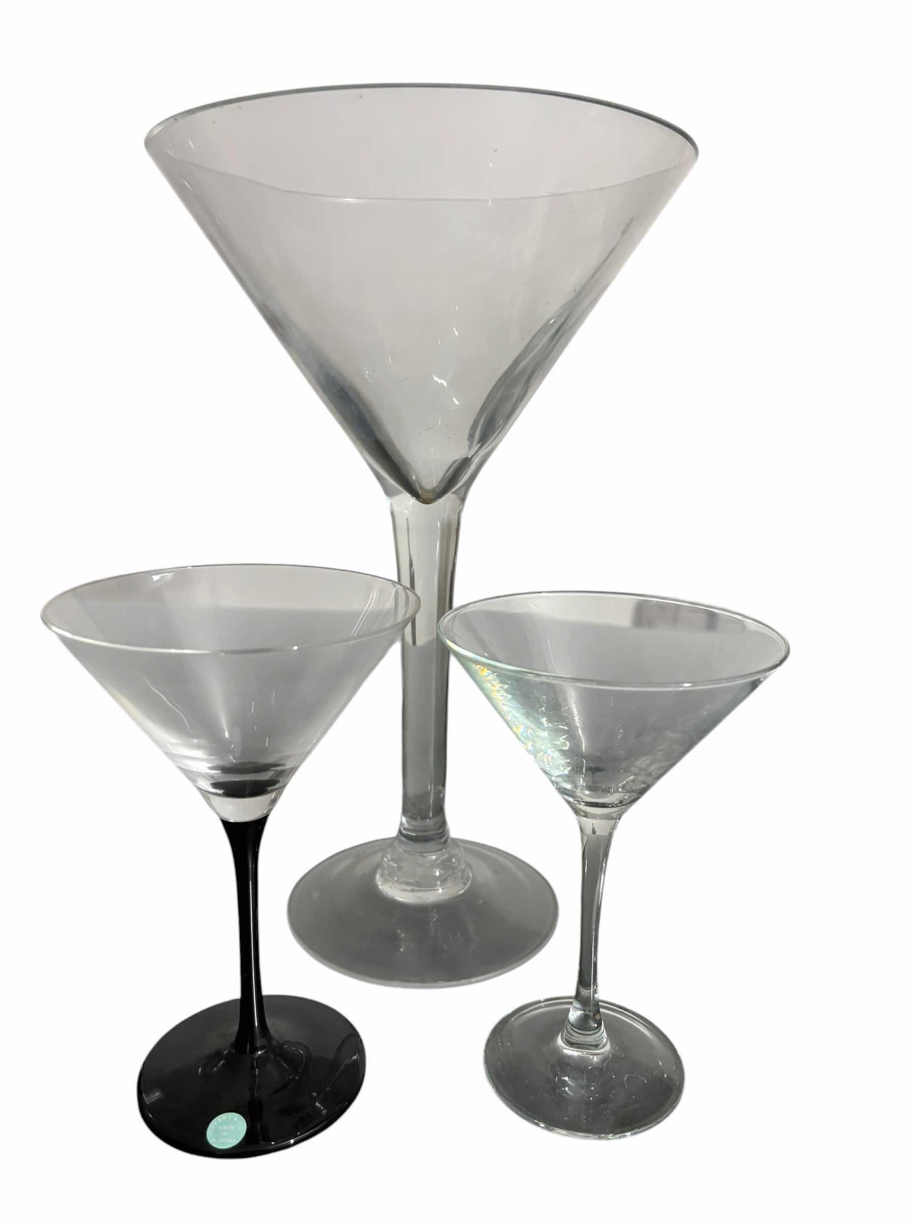 Photo 1 of LARGE NOVELTY/DECORATIVE MARTINI GLASS H13” WITH MARTINI GLASSES (2)