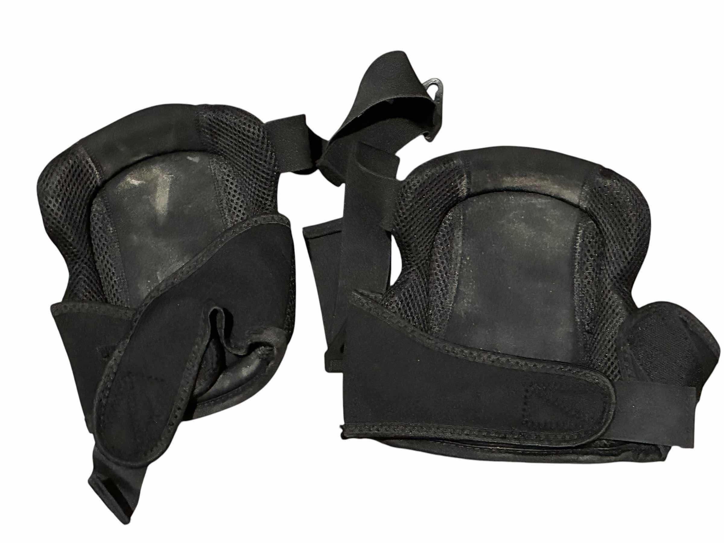 Photo 1 of EFIWASI BLACK ADULT KNEEPADS