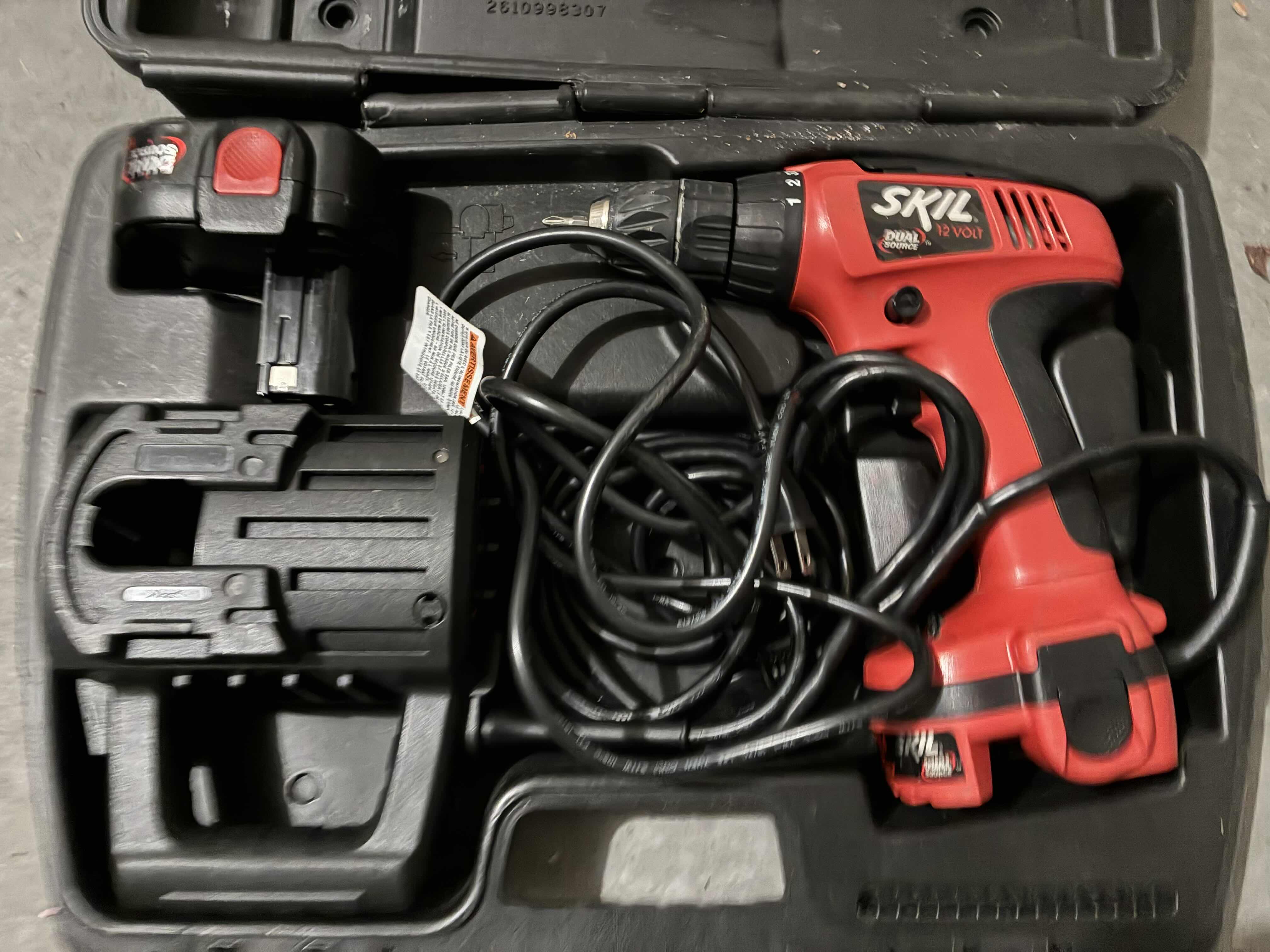 Photo 1 of SKIL CORDLESS DRILL SET W CASE