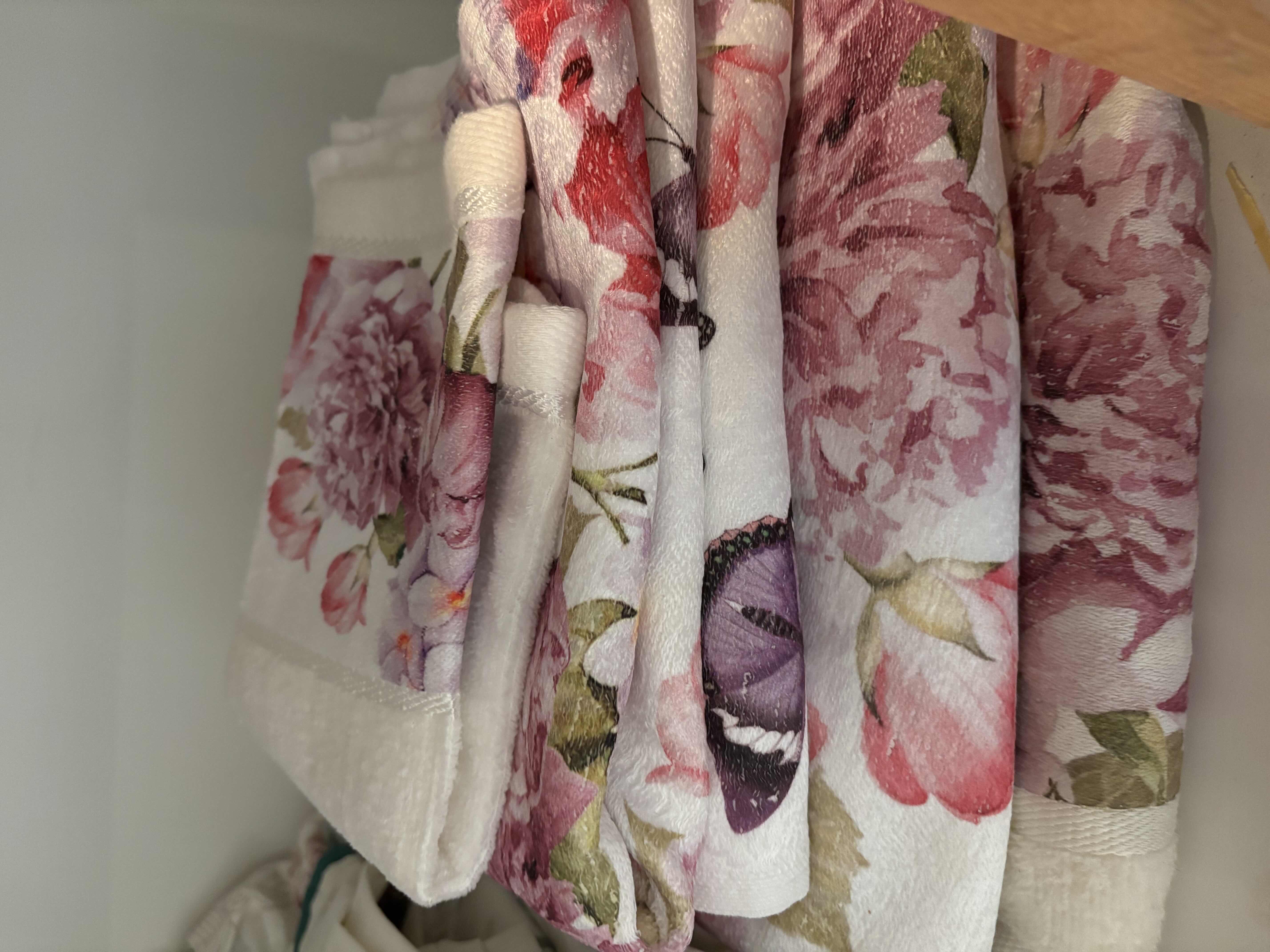 Photo 1 of CONTENTS OF LINEN CLOSET