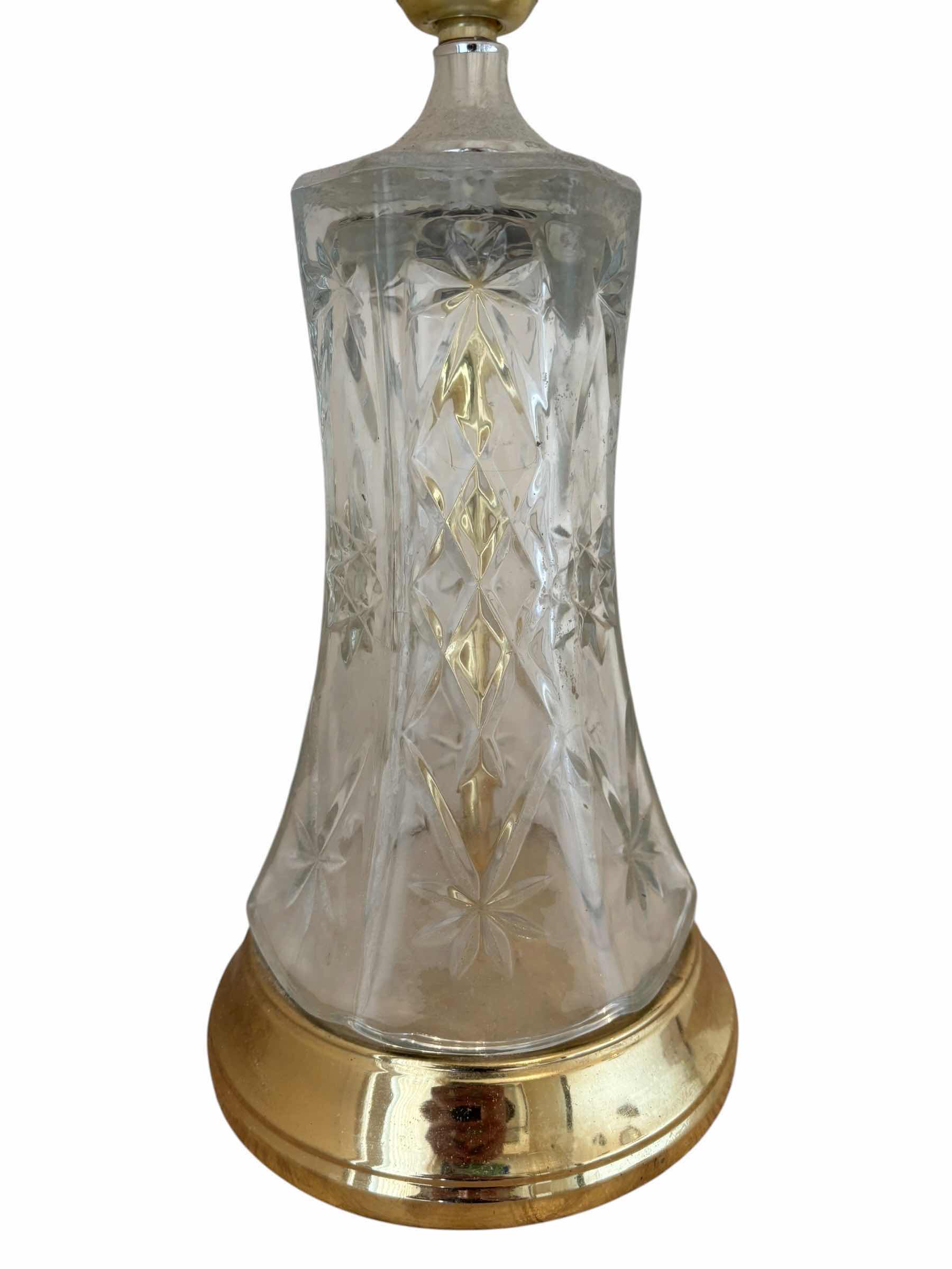 Photo 1 of VINTAGE ACCENT TABLE LAMP H22”