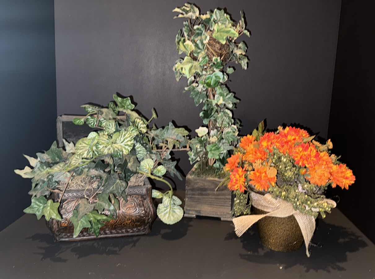 Photo 1 of 3 FLORAL ARRANGEMENTS