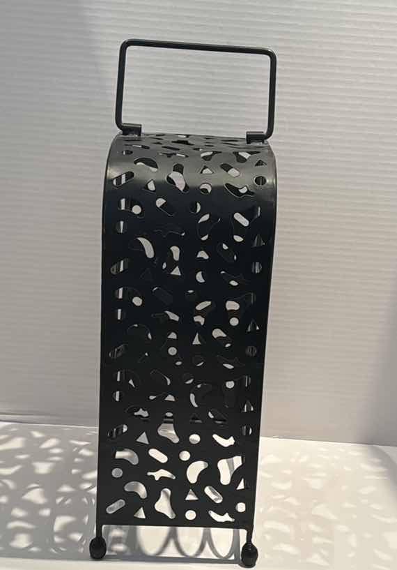 Photo 1 of METAL 6 BOTTLE WINE BOTTLE HOLDER