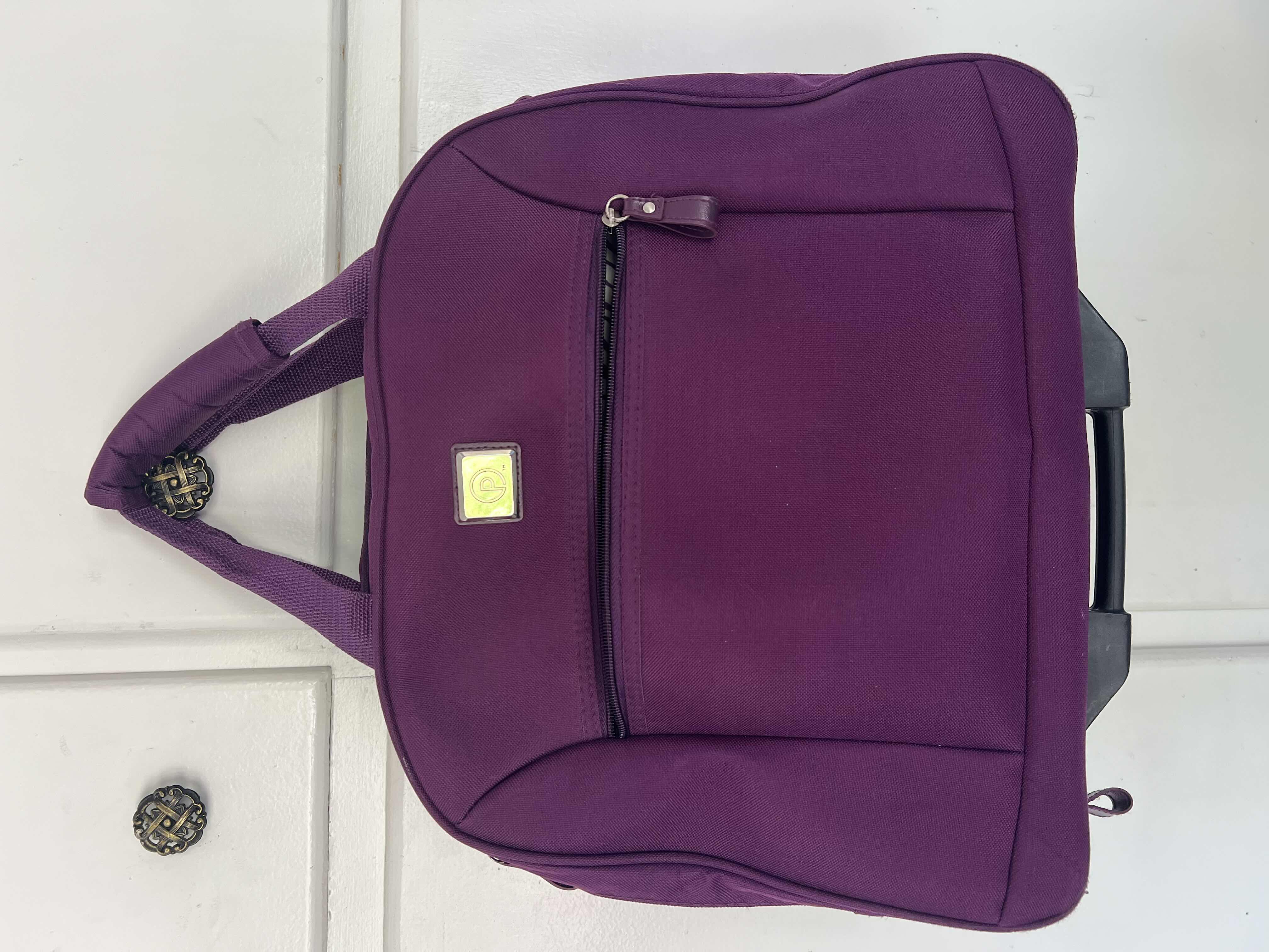 Photo 1 of GREY MIZUNA GOLF BAG.,  PURPLE COMPUTER TRAVEL BAG