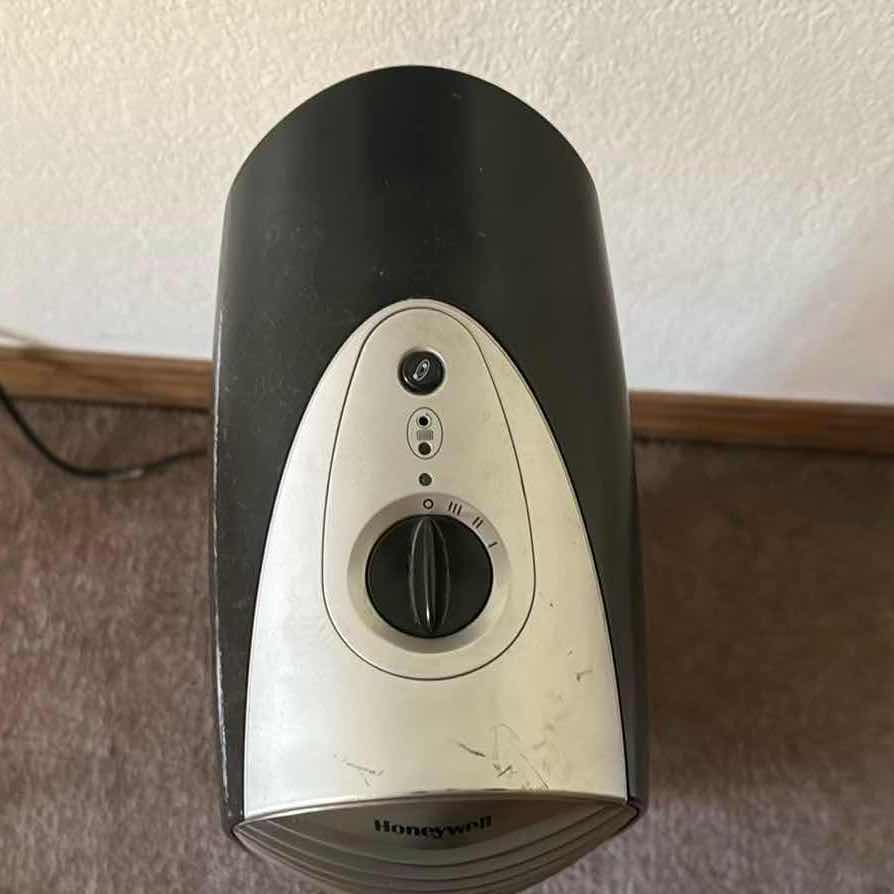 Photo 1 of HONEYWELL OSCILLATING FAN